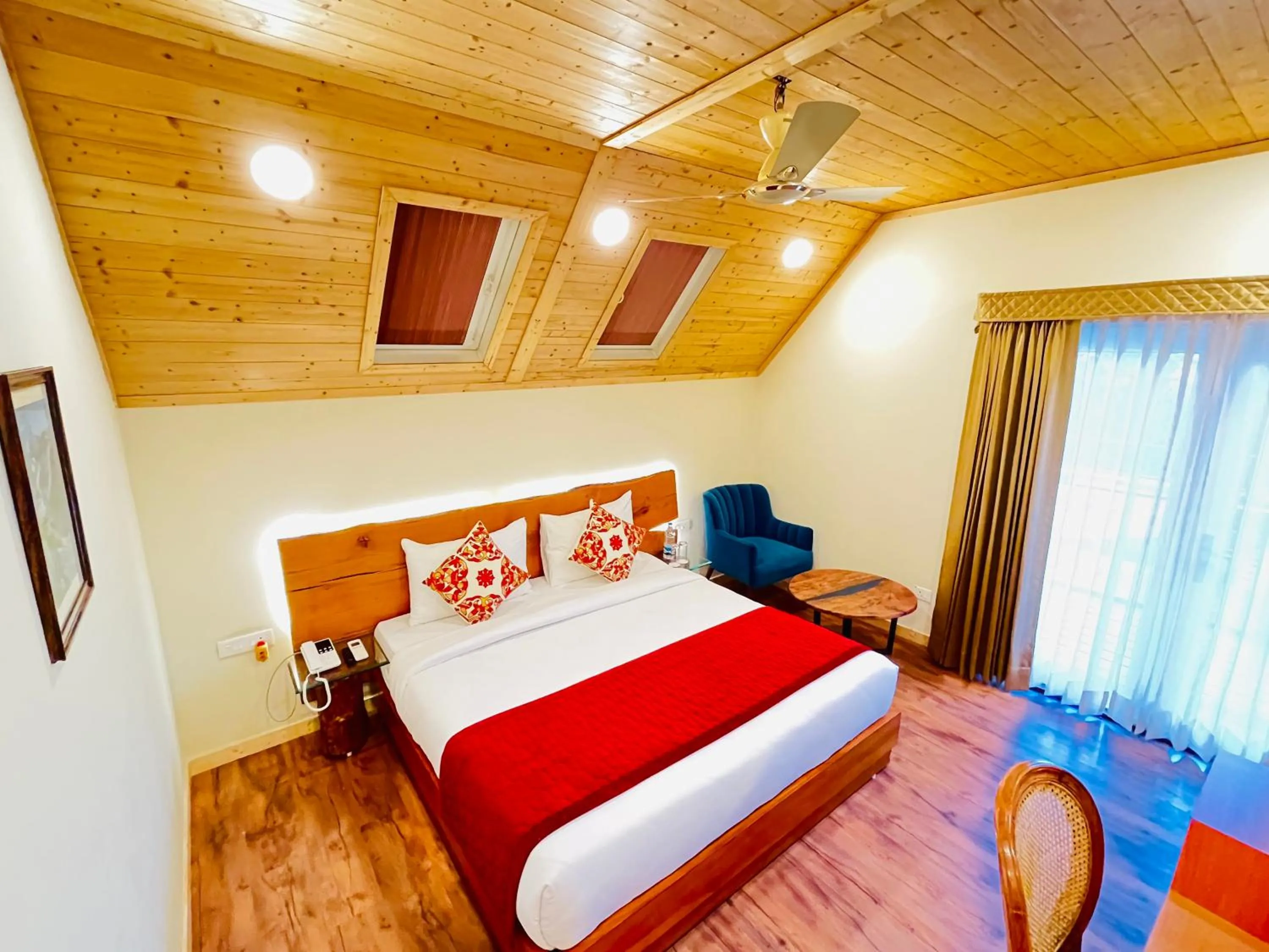 Photo of the whole room, Bed in Samsara Luxury Cottages & Spa, Chail Hills