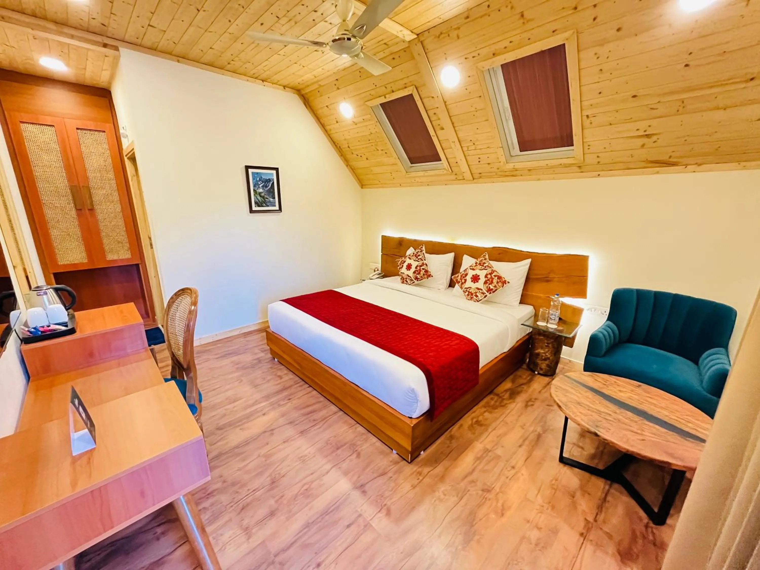 Photo of the whole room, Bed in Samsara Luxury Cottages & Spa, Chail Hills