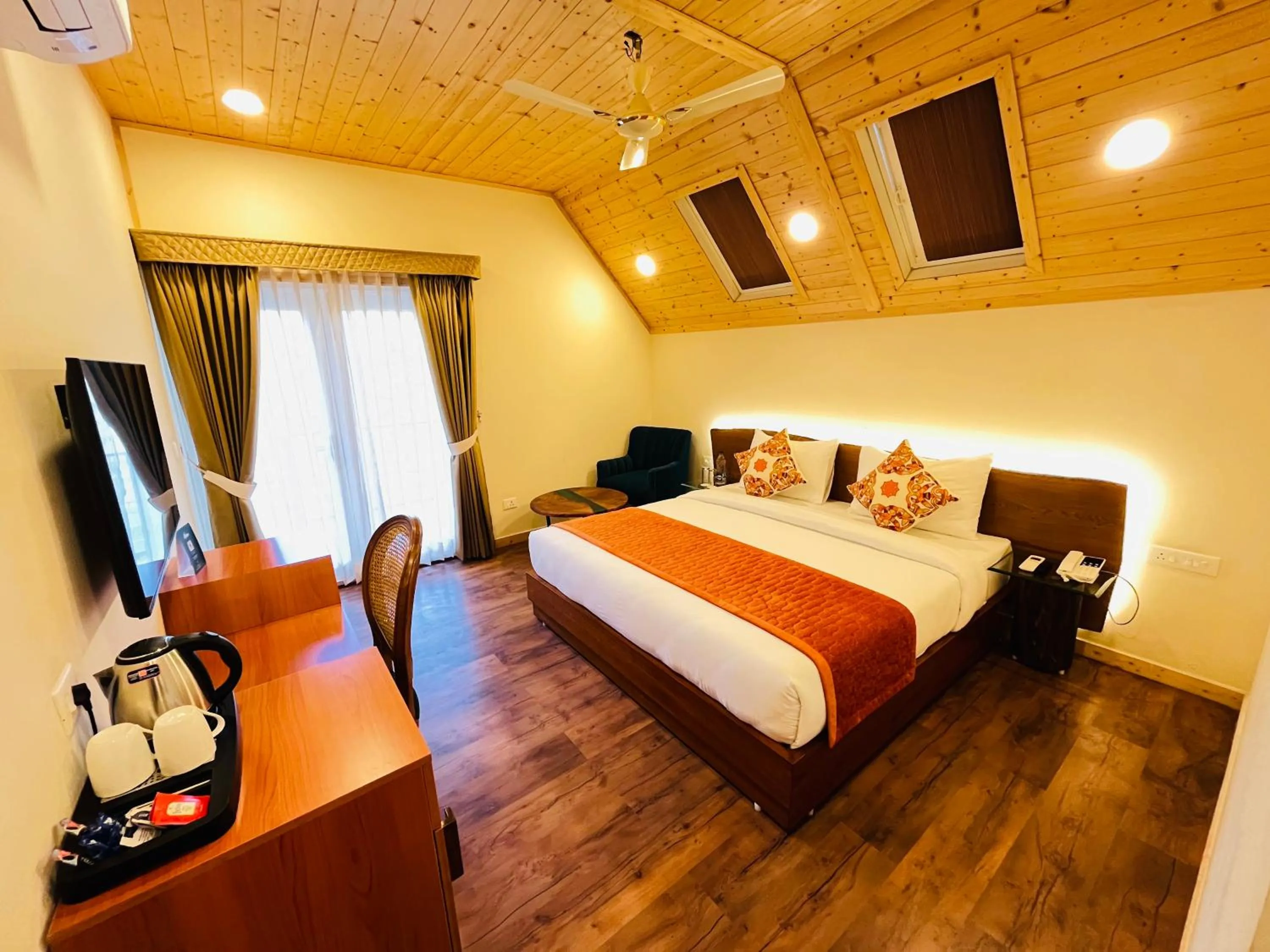 Photo of the whole room, Bed in Samsara Luxury Cottages & Spa, Chail Hills