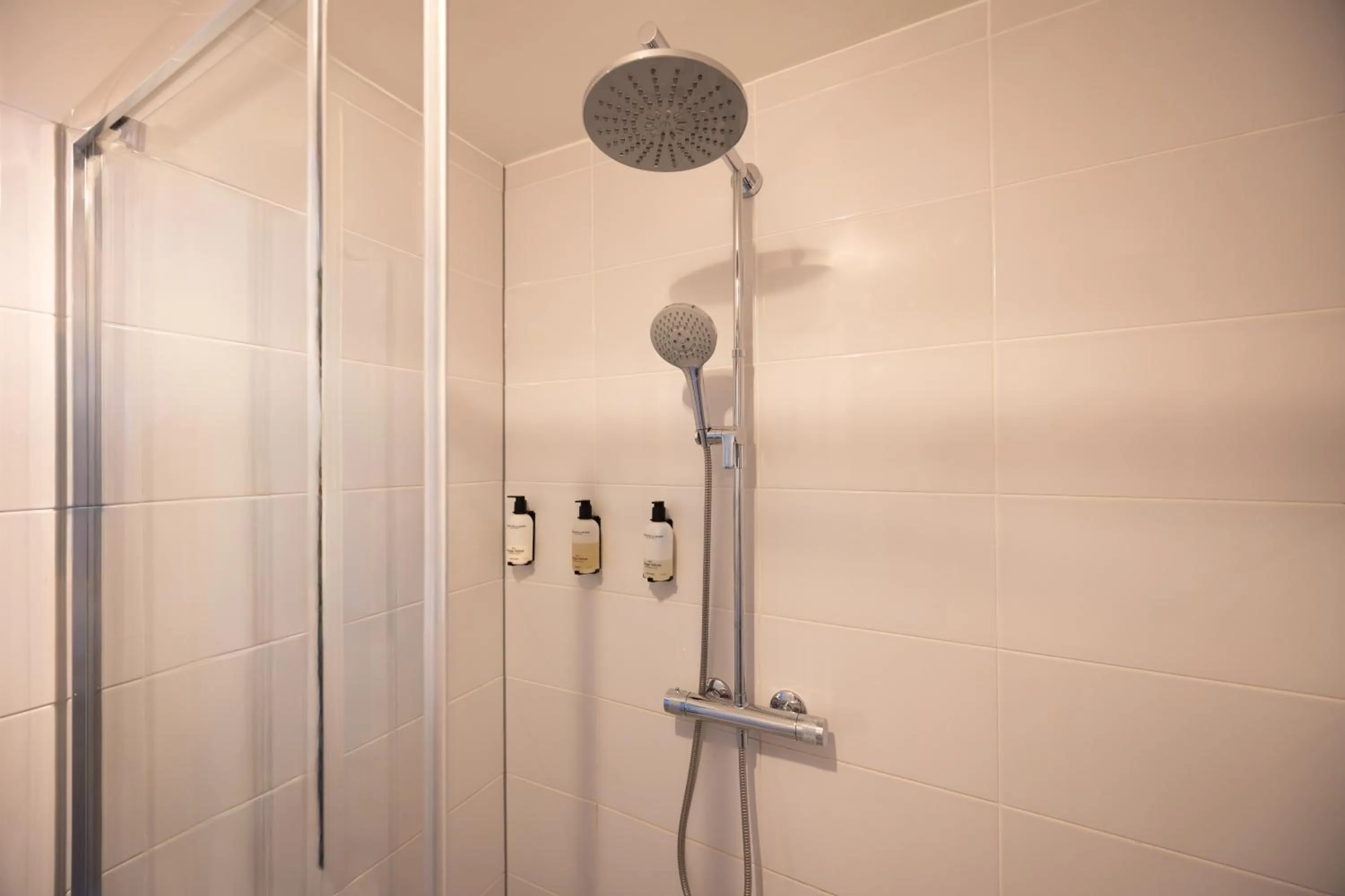 Shower in Hotel Atlas Vondelpark