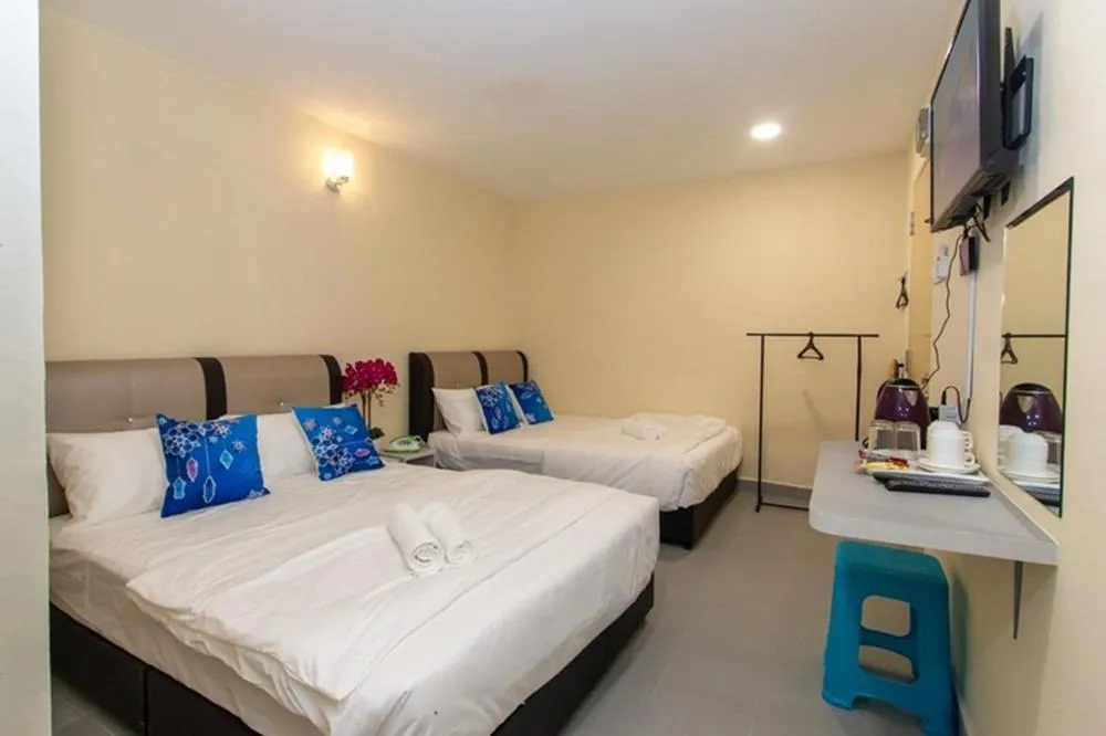 Bed in Southern Tip Hotel - City & 100m walk to McDonald's & FREE DOBI