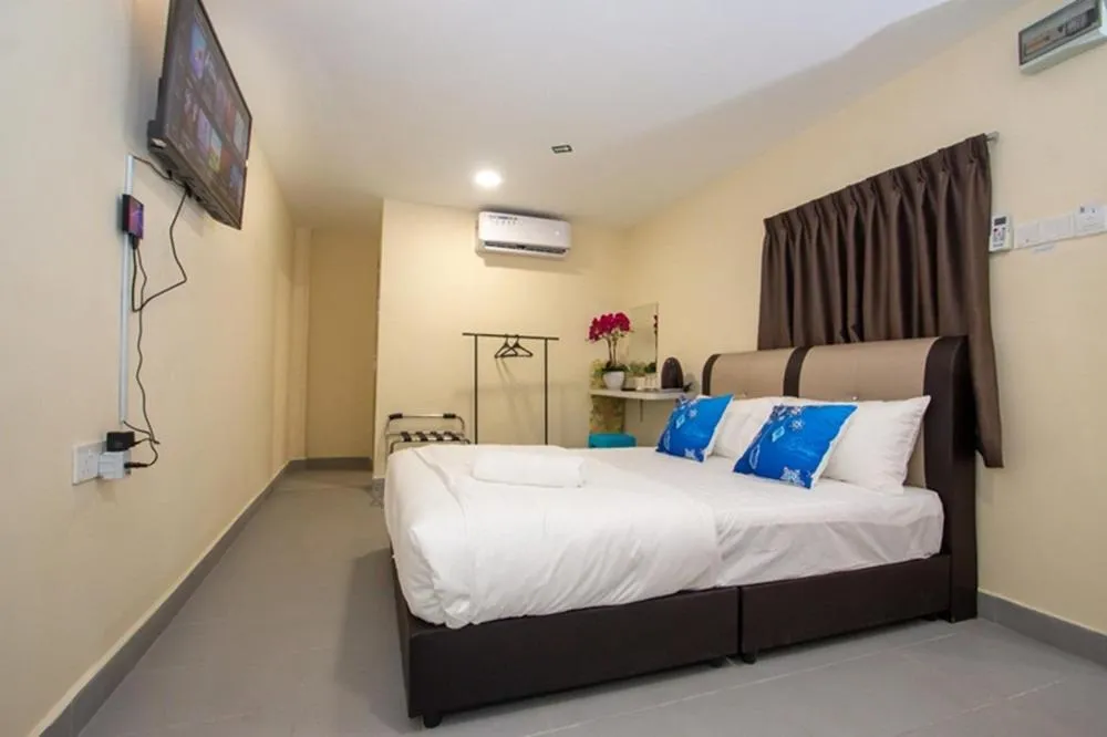 Bed in Southern Tip Hotel - City & 100m walk to McDonald's & FREE DOBI