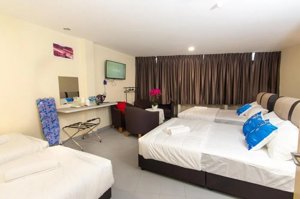 Bed in Southern Tip Hotel - City & 100m walk to McDonald's & FREE DOBI