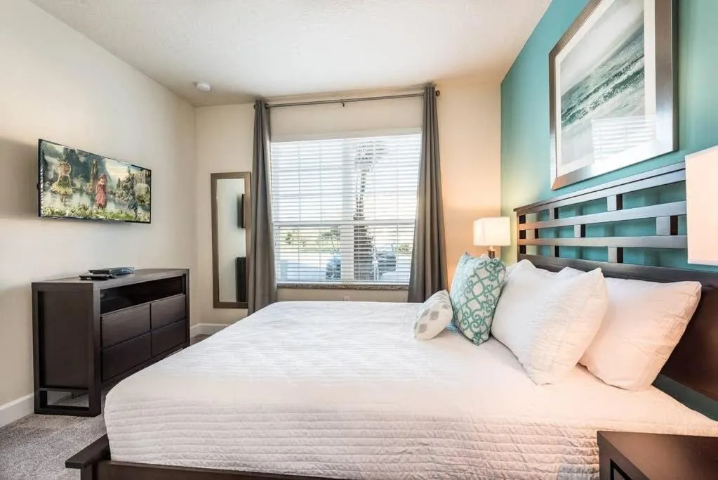 Bed in Super cozy home with private pool