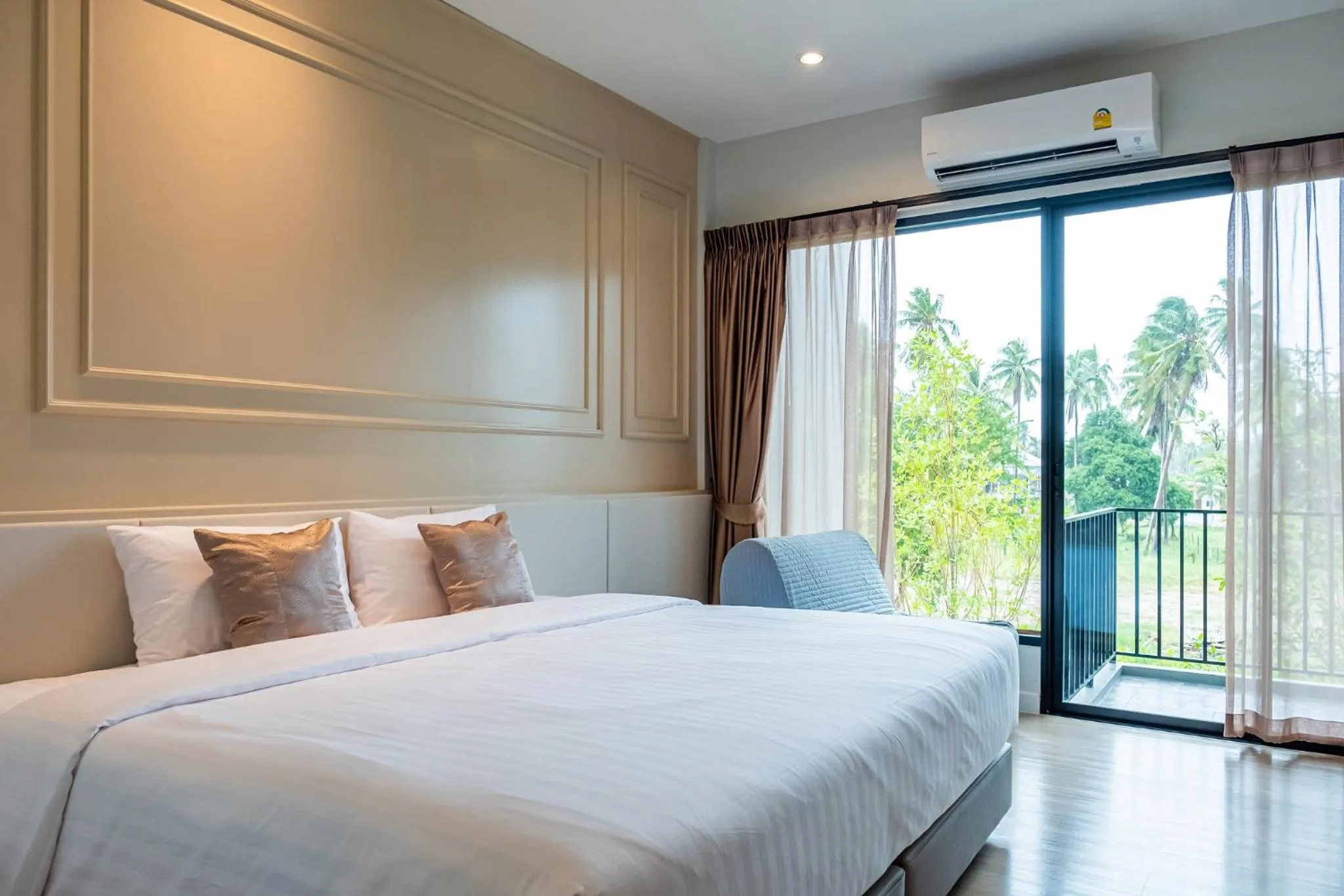 Bed in Wellington Hotel Prachuapkhirikhan