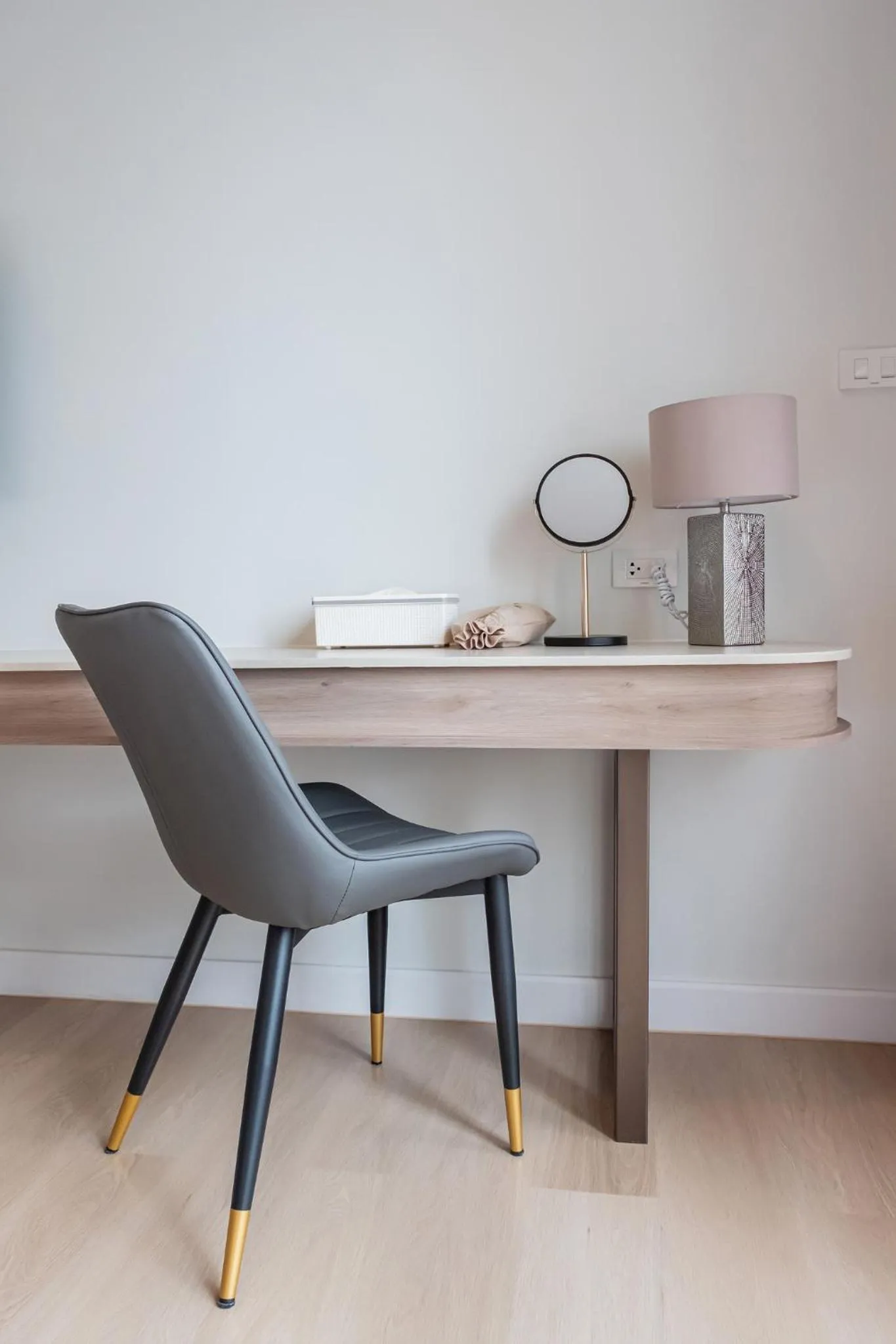 hair dresser in Wellington Hotel Prachuapkhirikhan