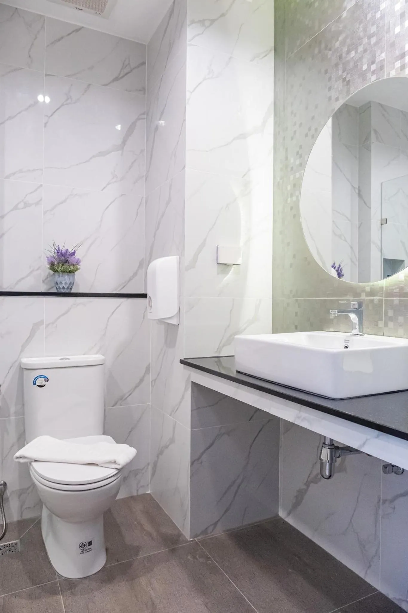 Shower in Wellington Hotel Prachuapkhirikhan