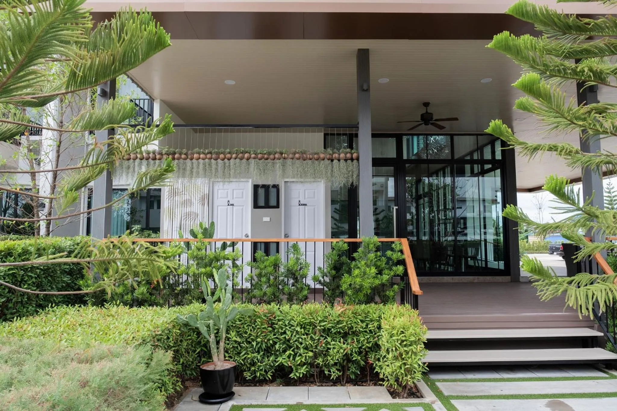 Property building in Wellington Hotel Prachuapkhirikhan