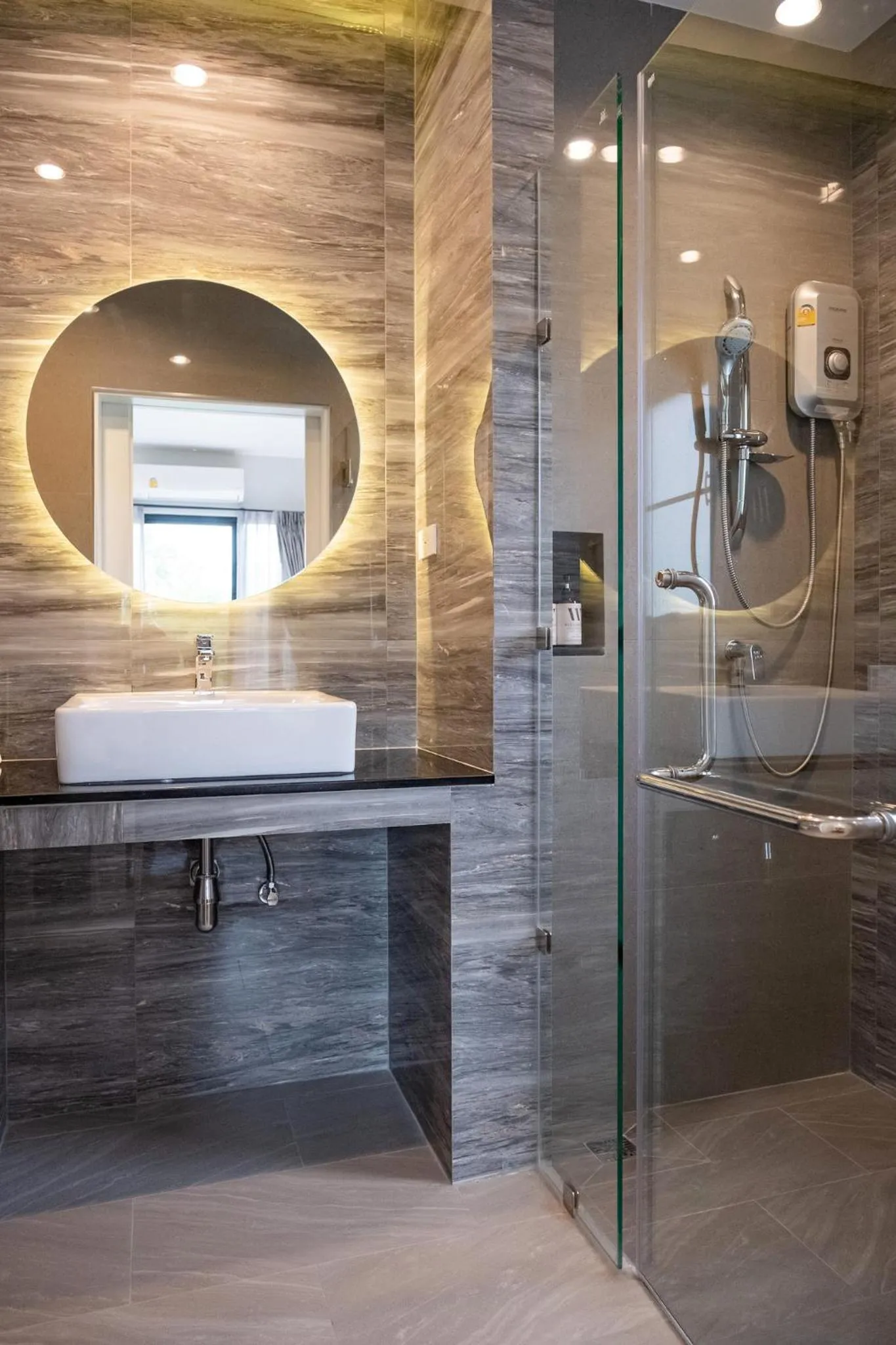 Bathroom in Wellington Hotel Prachuapkhirikhan