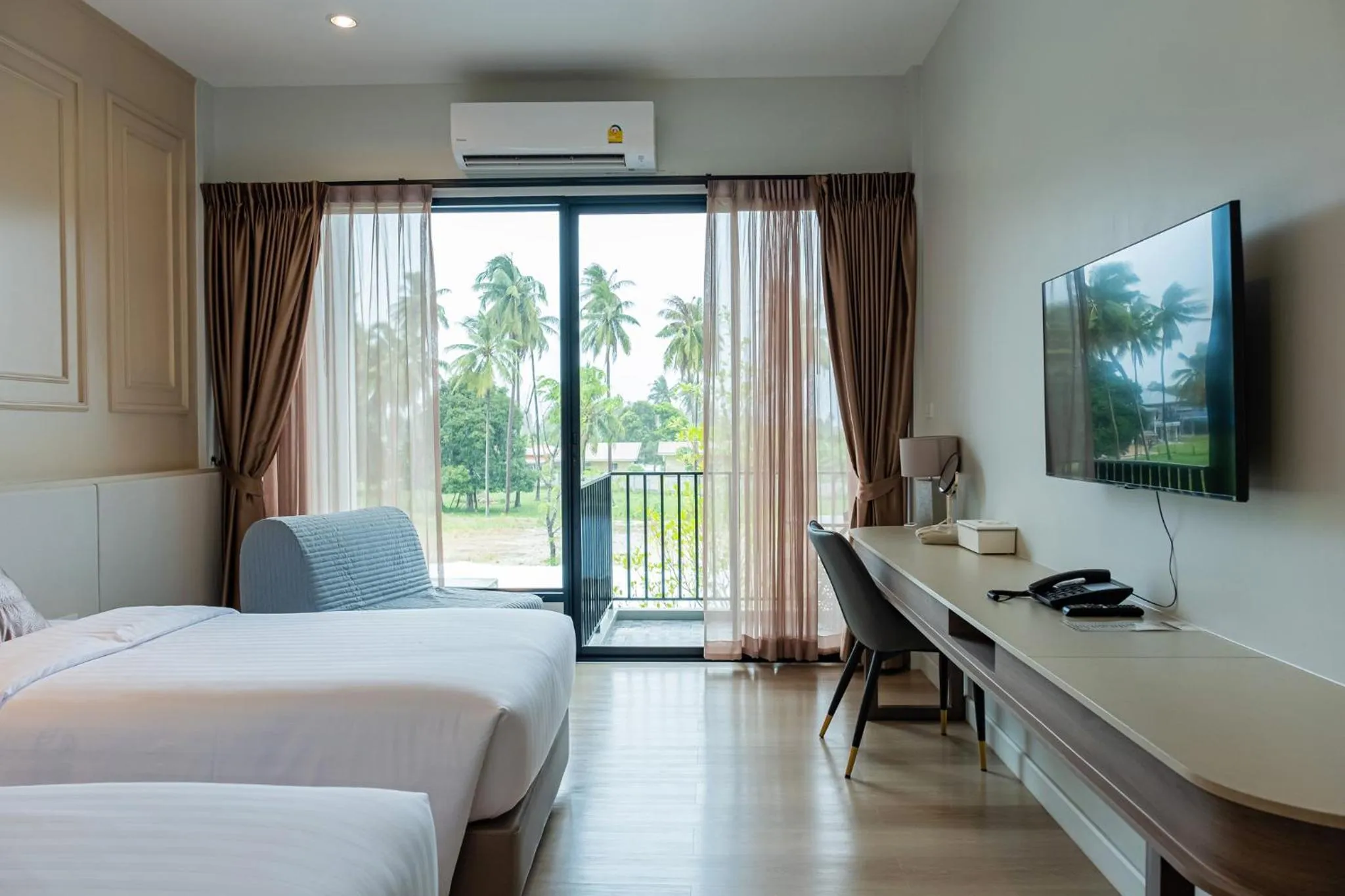 Bed in Wellington Hotel Prachuapkhirikhan