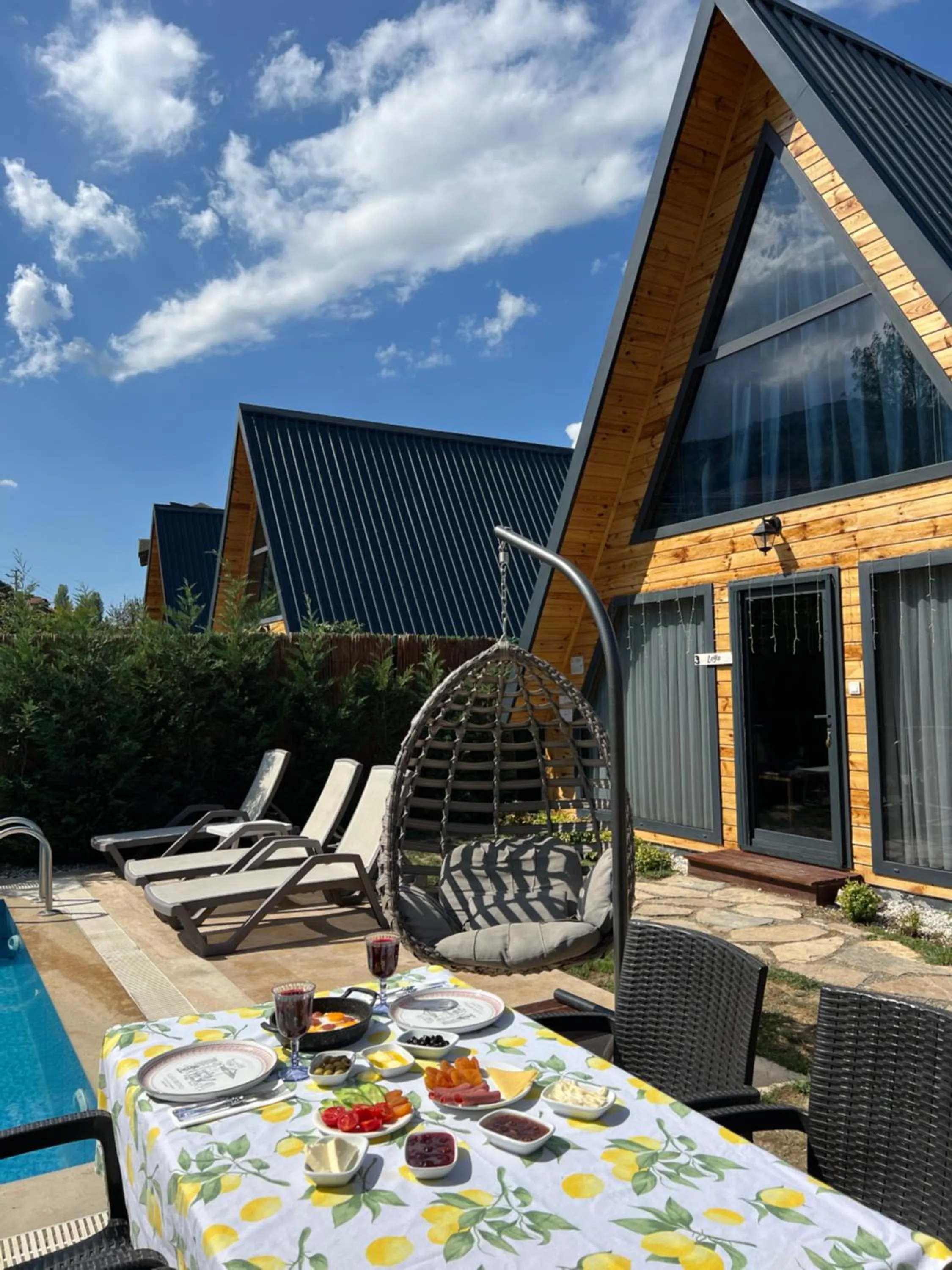 Breakfast in Teona Kartepe Bungalov