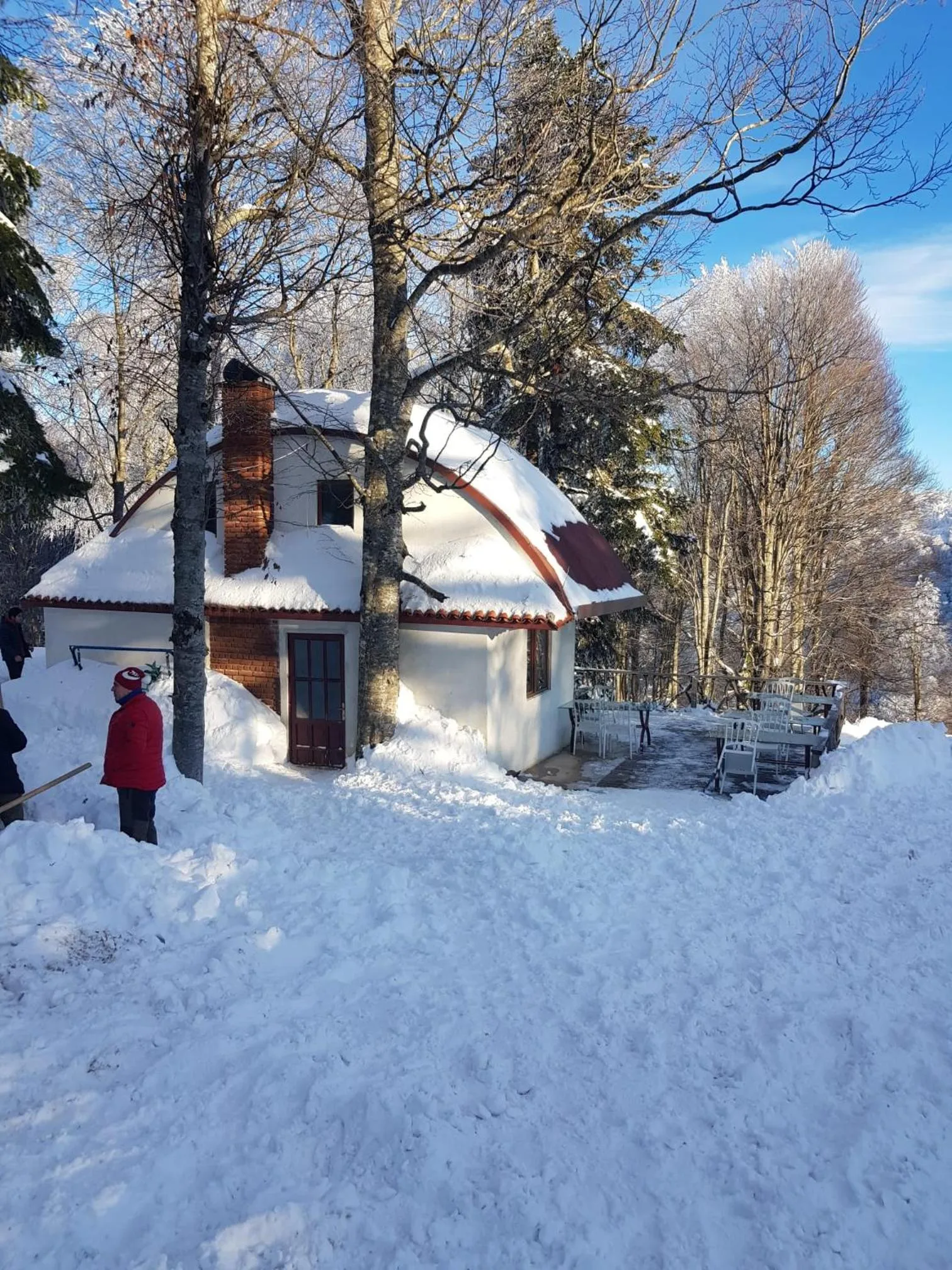 Skiing in Teona Kartepe Bungalov