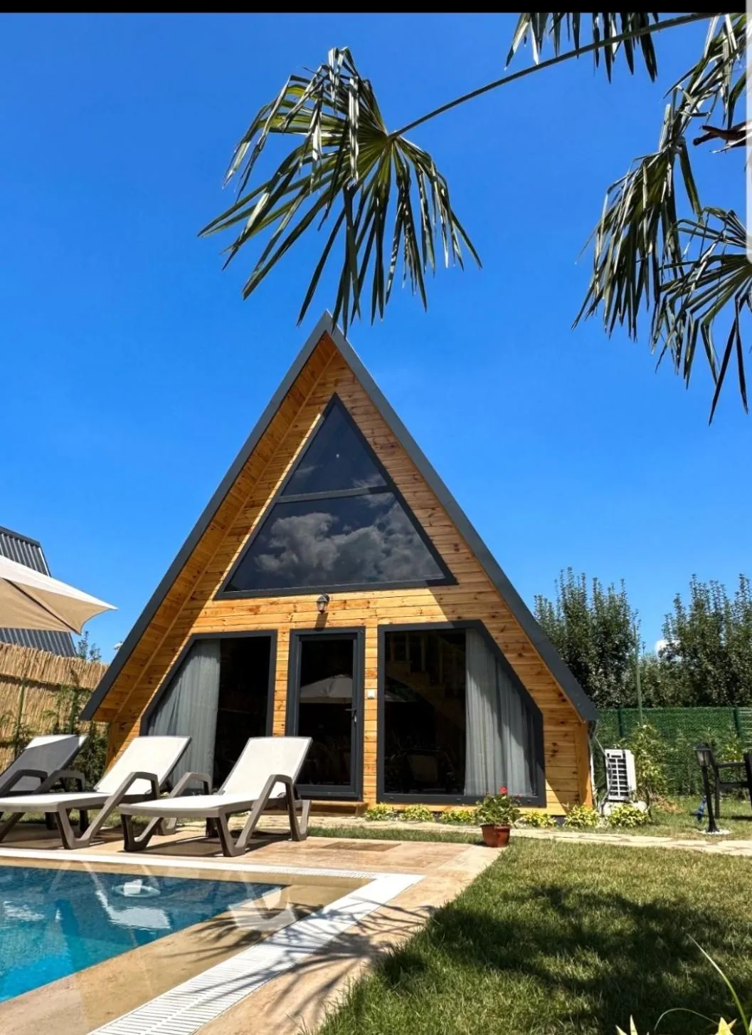 Pool view in Teona Kartepe Bungalov