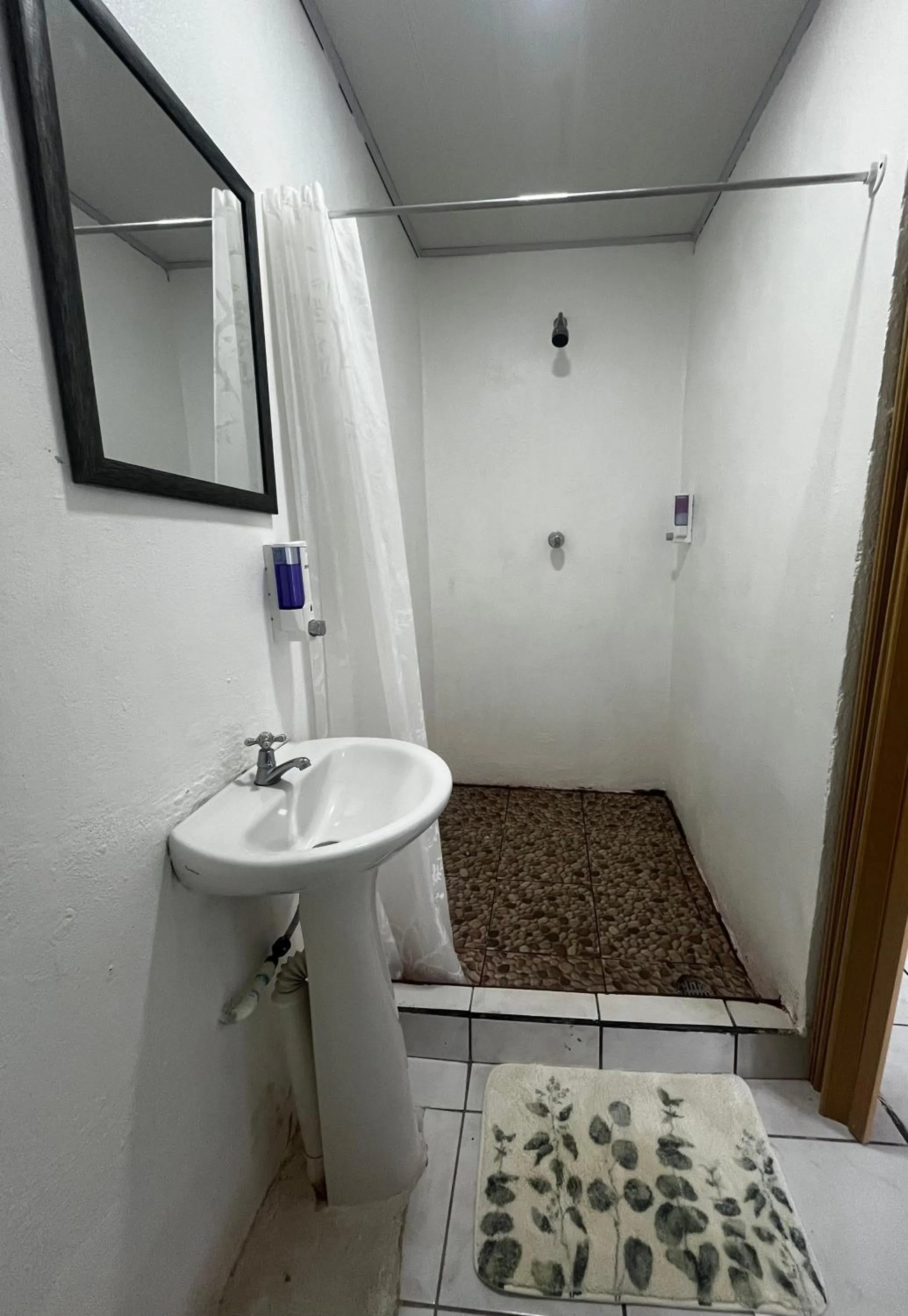 Bathroom in Cabinas Golfito