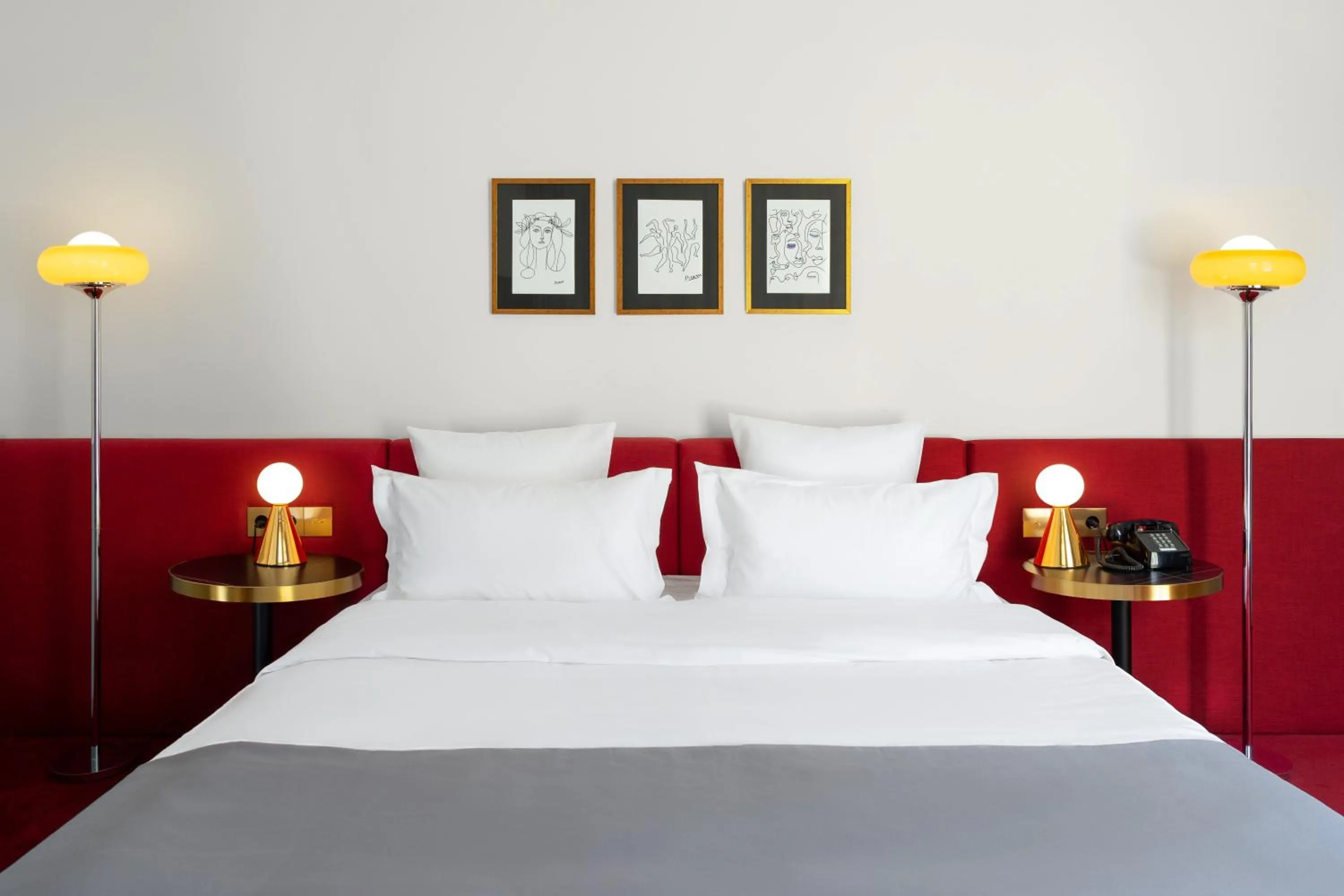 Bed in Castor & Pollux Hotel