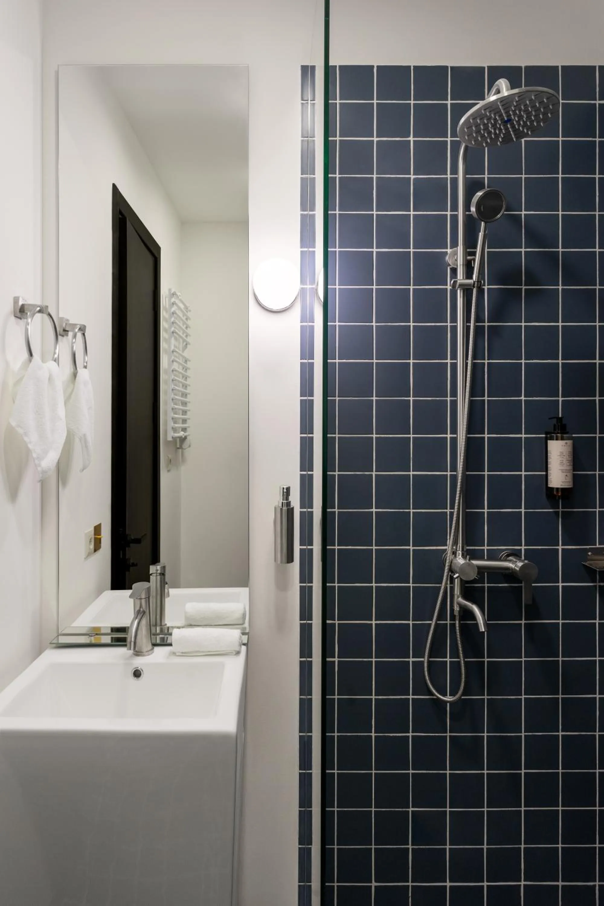 Shower in Castor & Pollux Hotel