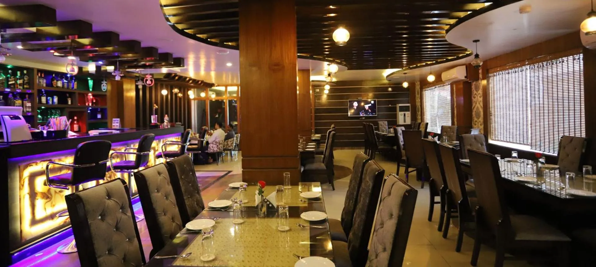 Restaurant/places to eat in Hotel Tulip