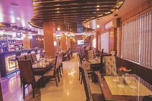 Restaurant/places to eat in Hotel Tulip