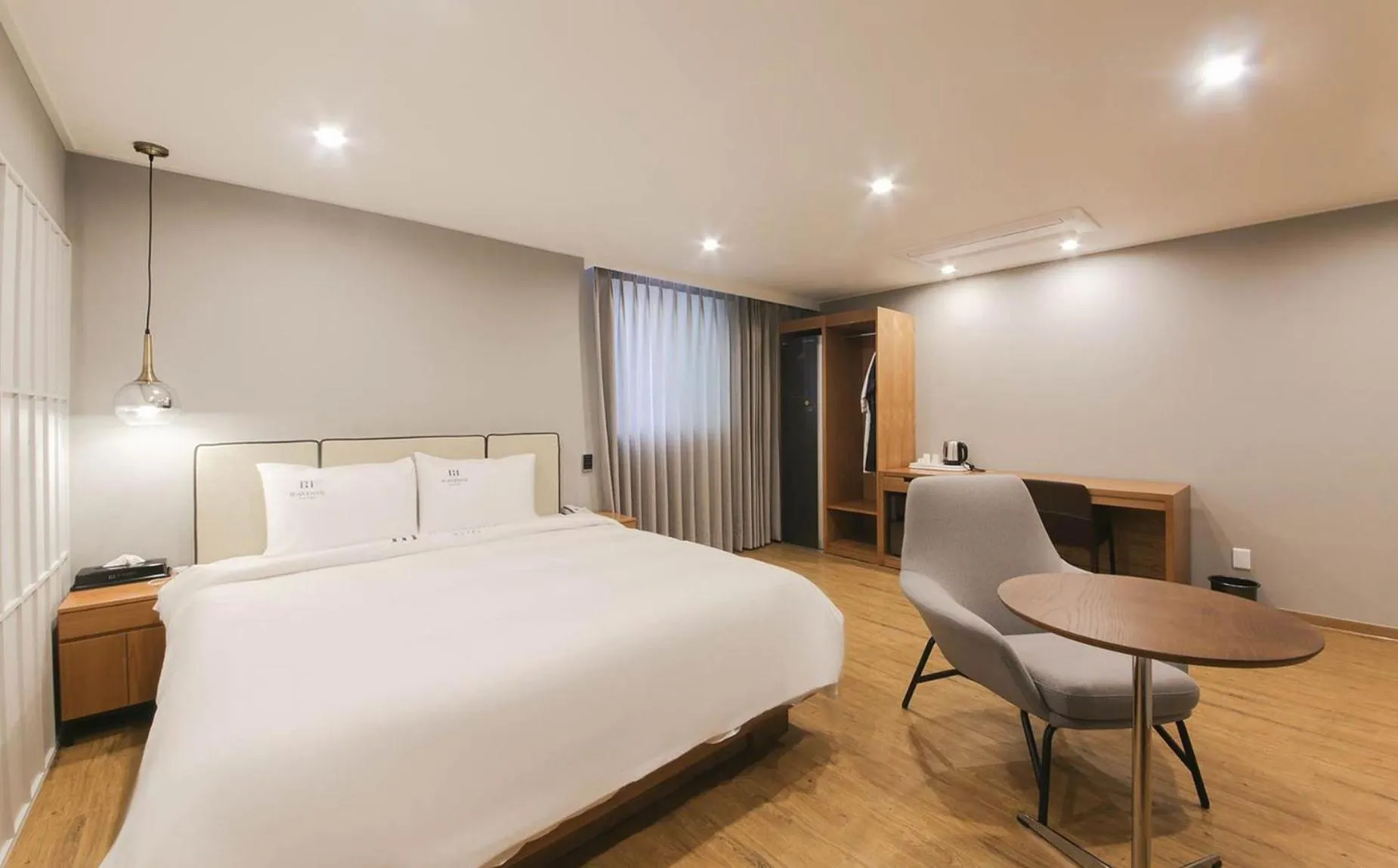 Bed in H Avenue Hotel in Gyeongju