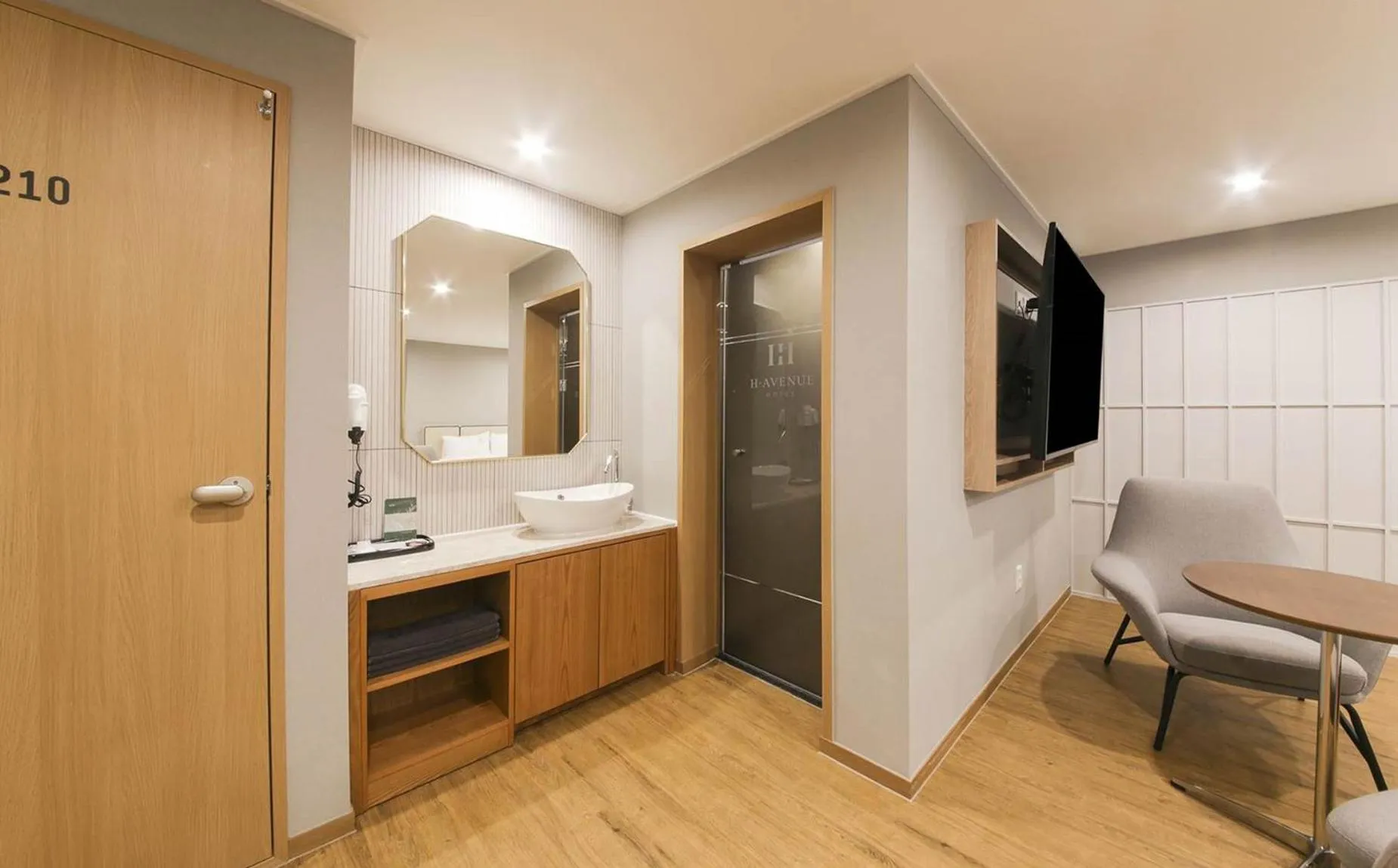 TV and multimedia in H Avenue Hotel in Gyeongju