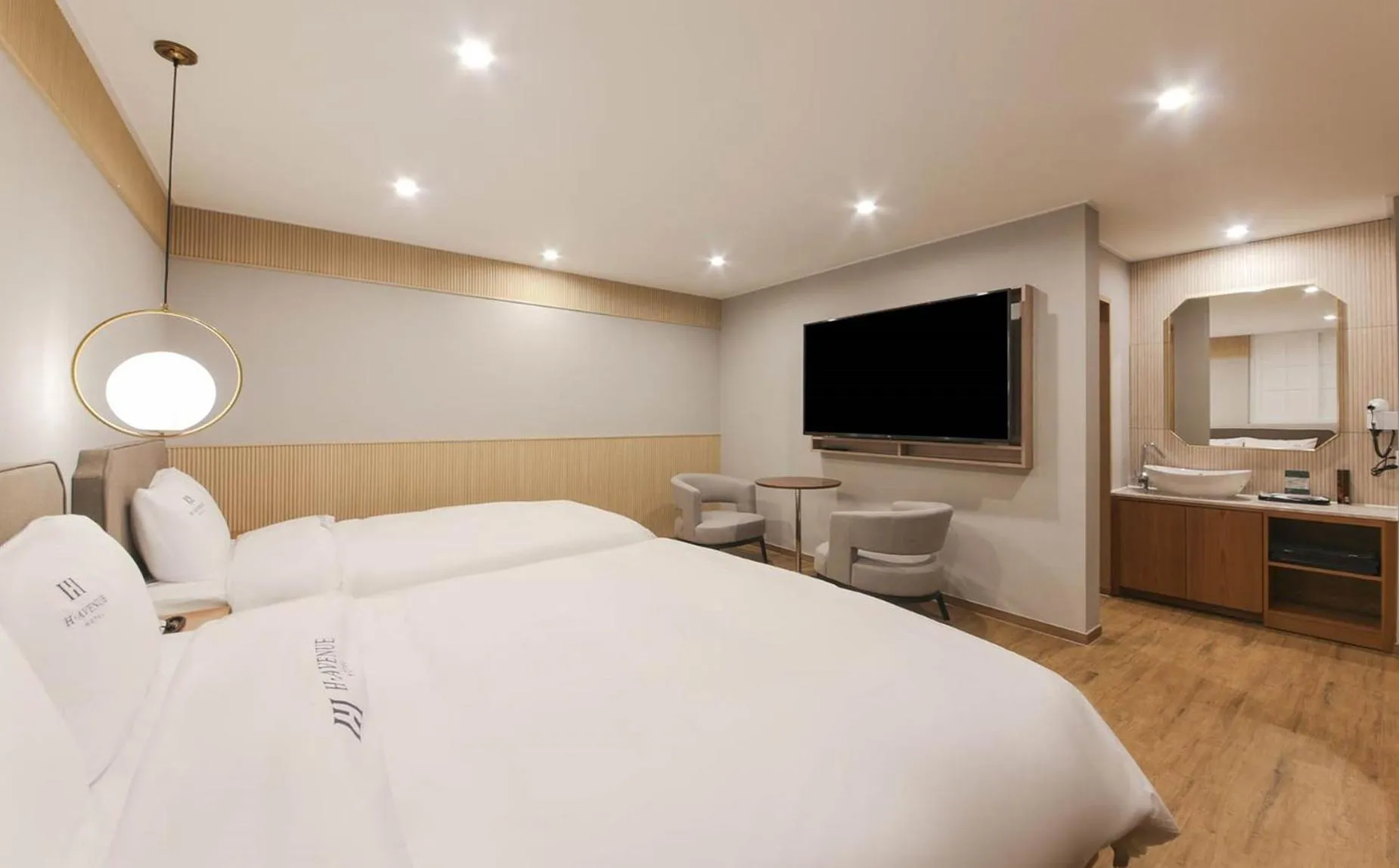 Bed in H Avenue Hotel in Gyeongju