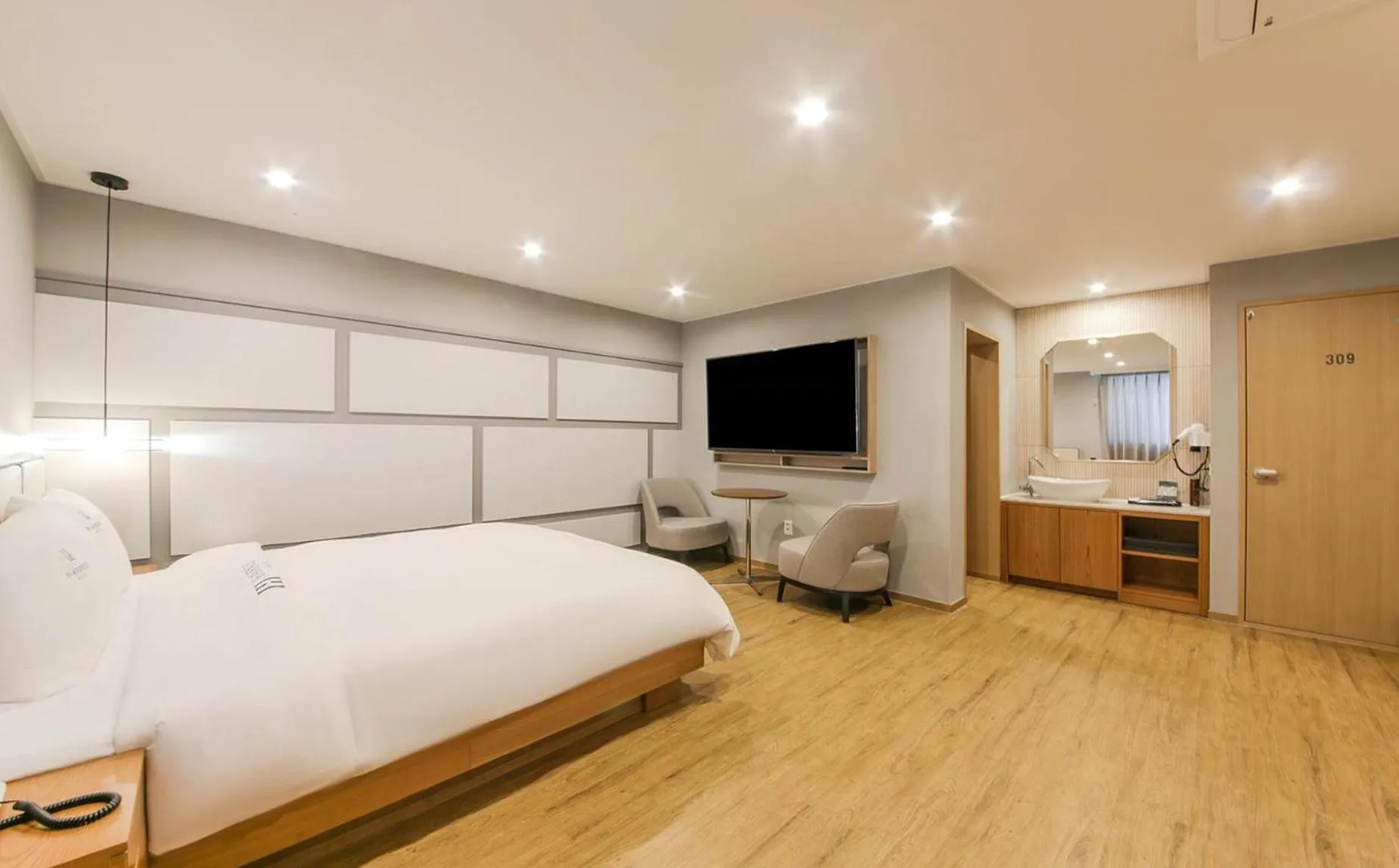 Bed in H Avenue Hotel in Gyeongju