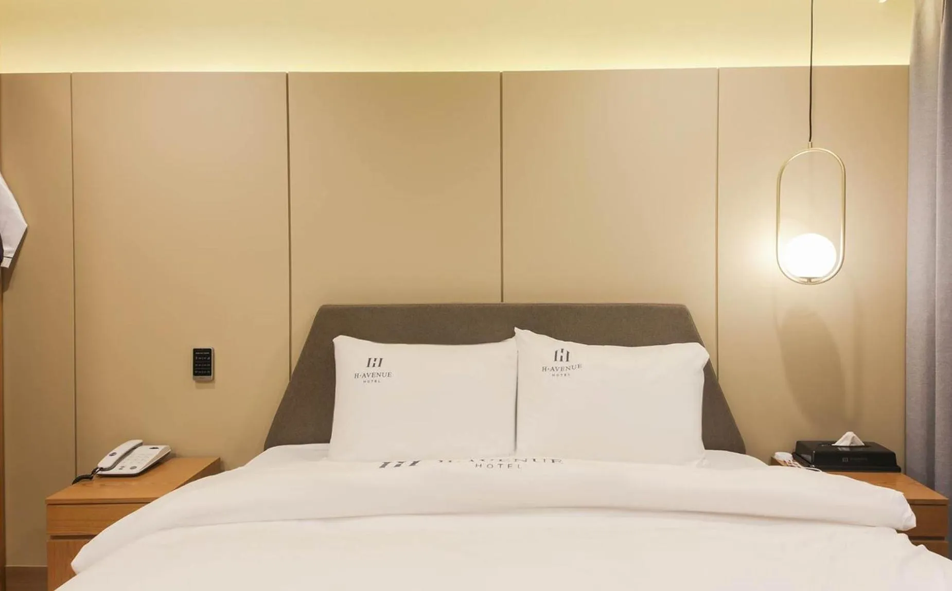 Bed in H Avenue Hotel in Gyeongju