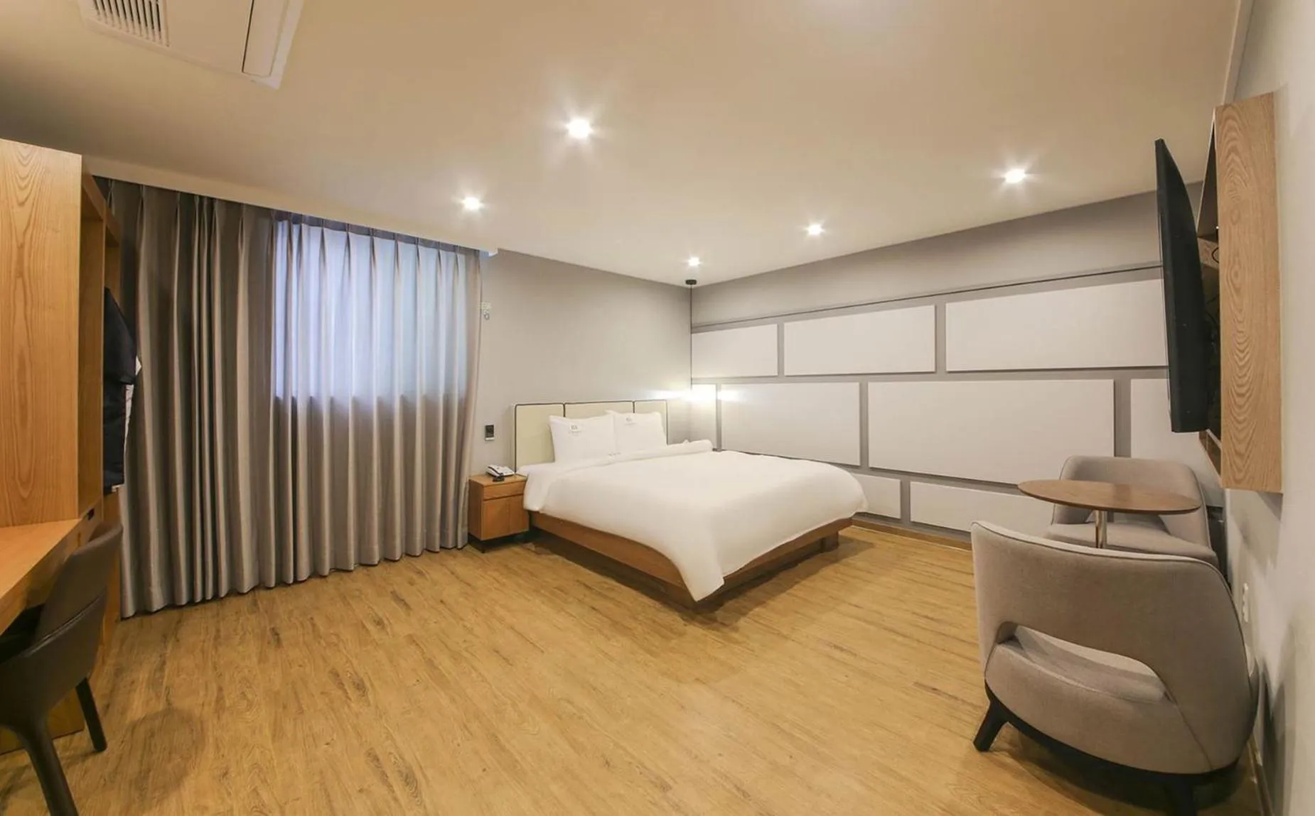 Bed in H Avenue Hotel in Gyeongju