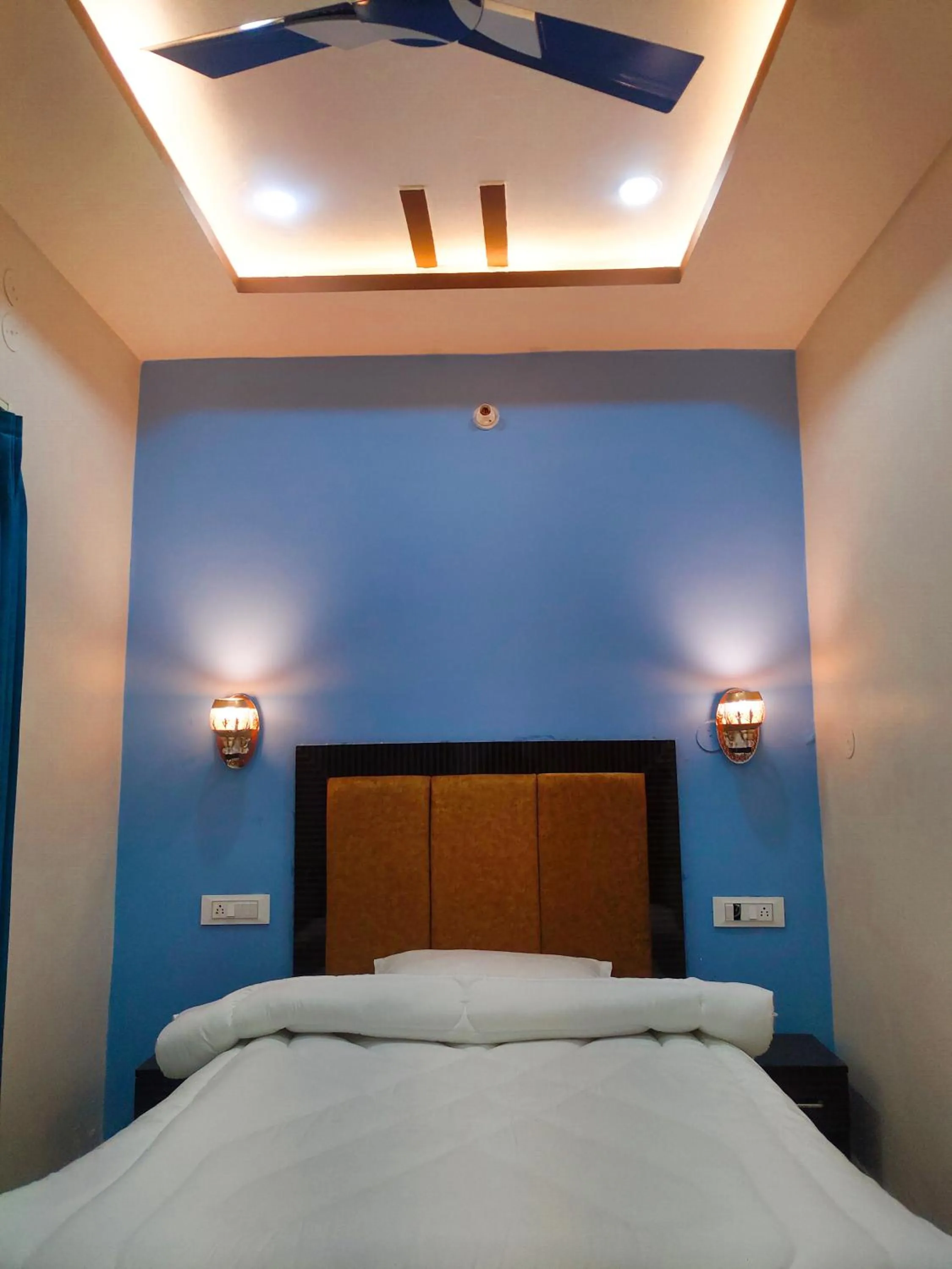 Deluxe Single Room in Aadishri