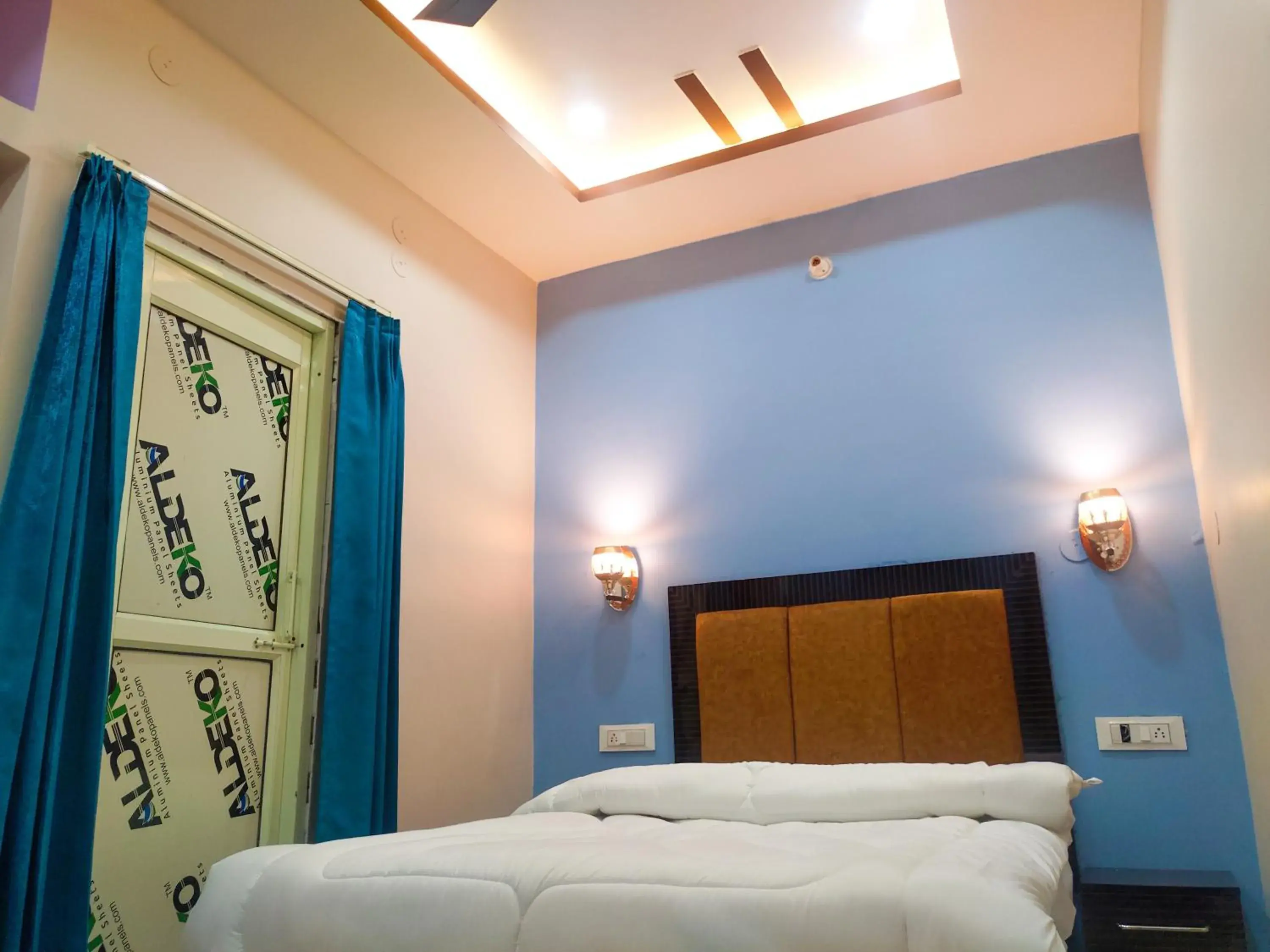 Deluxe Single Room in Aadishri Deluxe Single Room in Aadishri