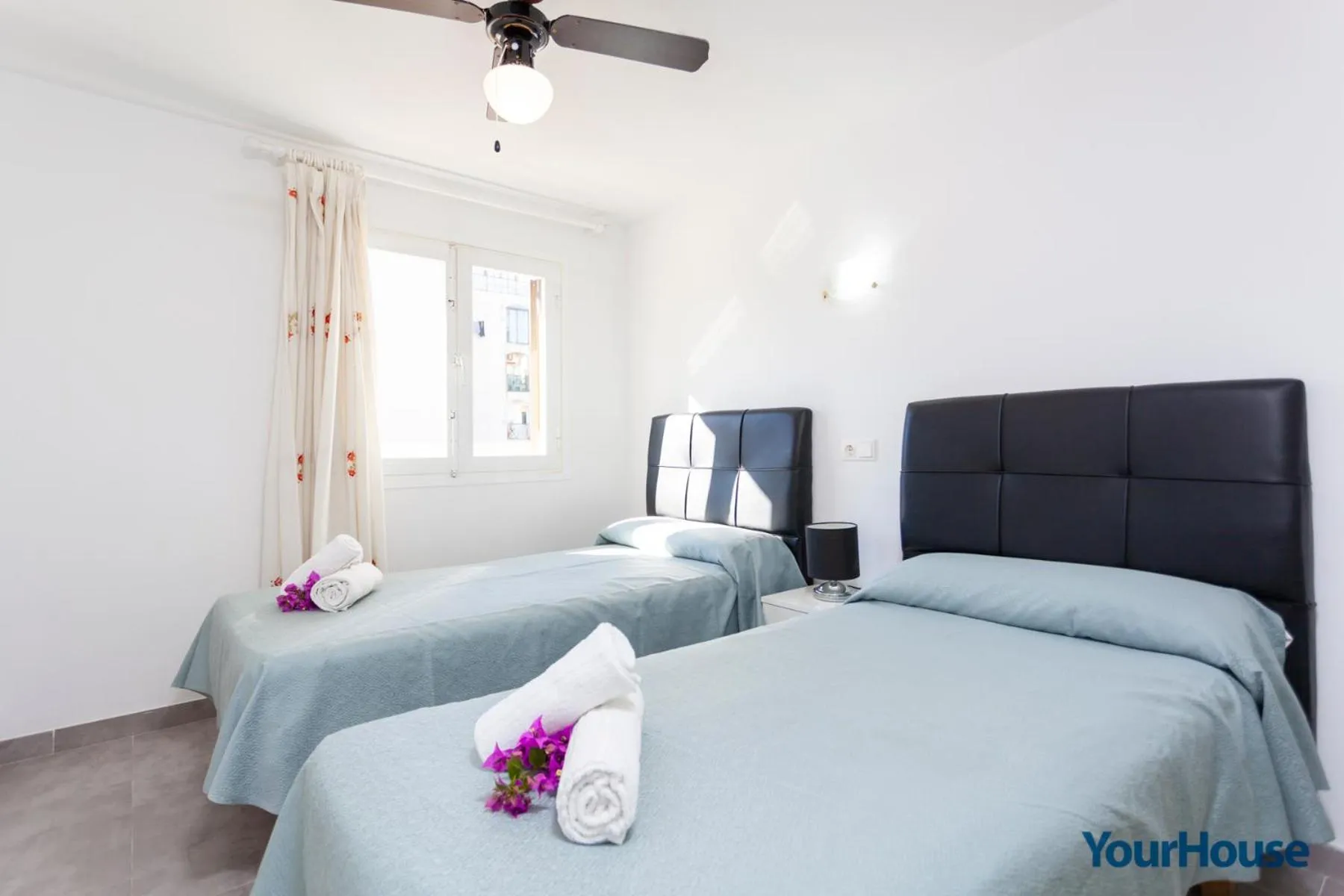 Bedroom, Bed in Acapulco Apartments