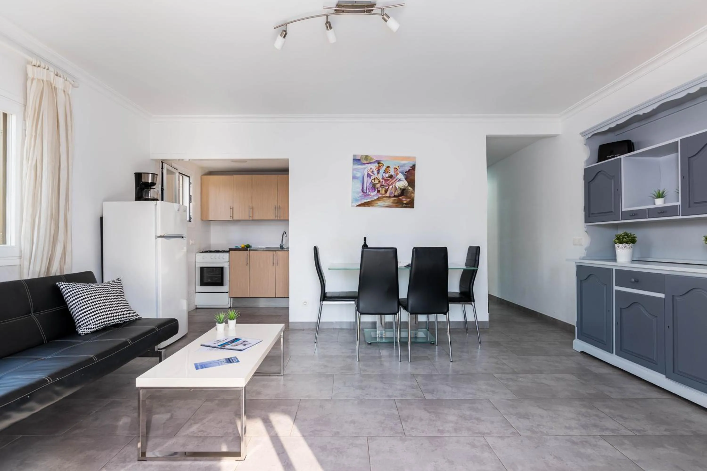 Dining area in Acapulco Apartments