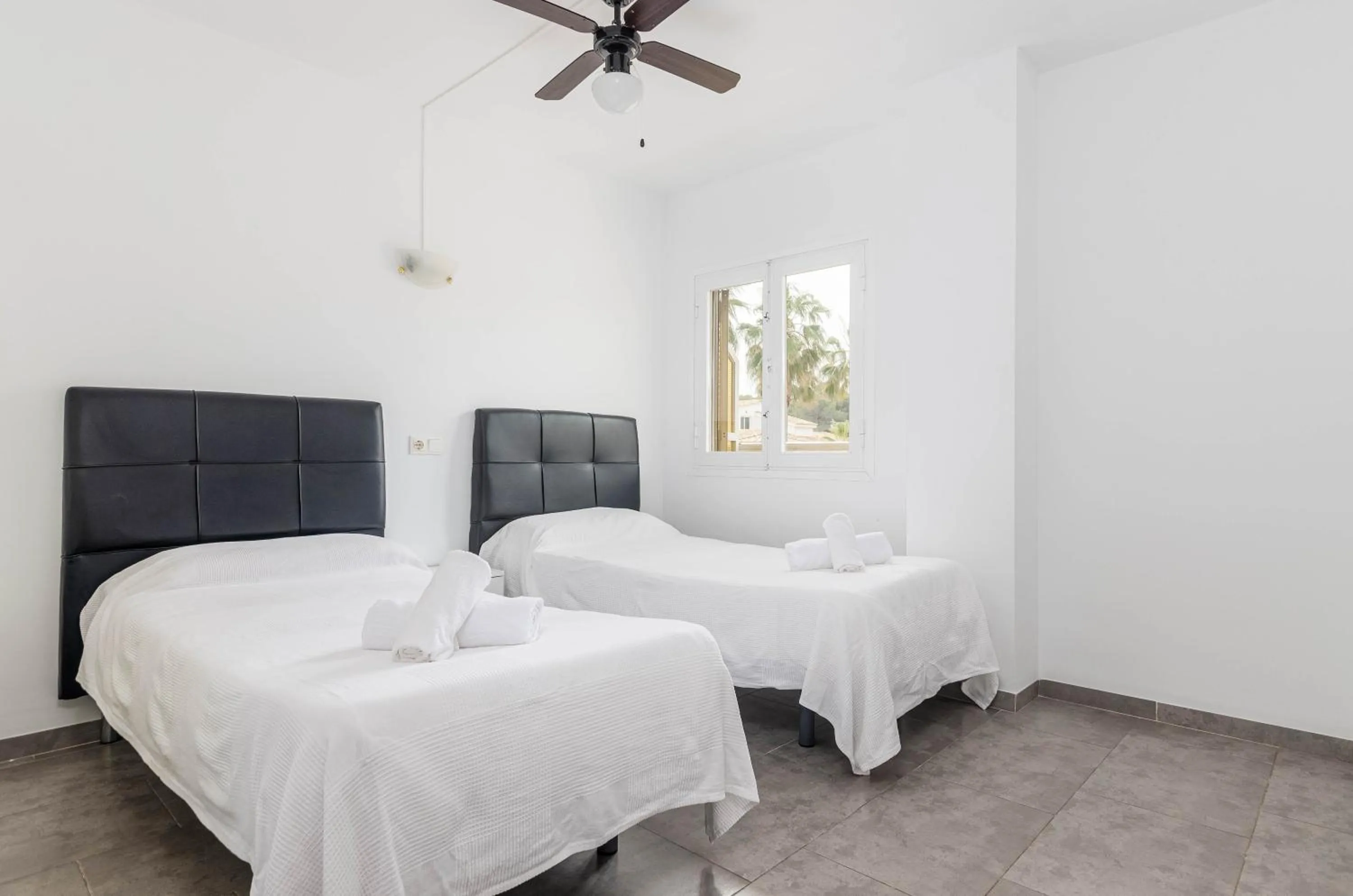 Bedroom, Bed in Acapulco Apartments