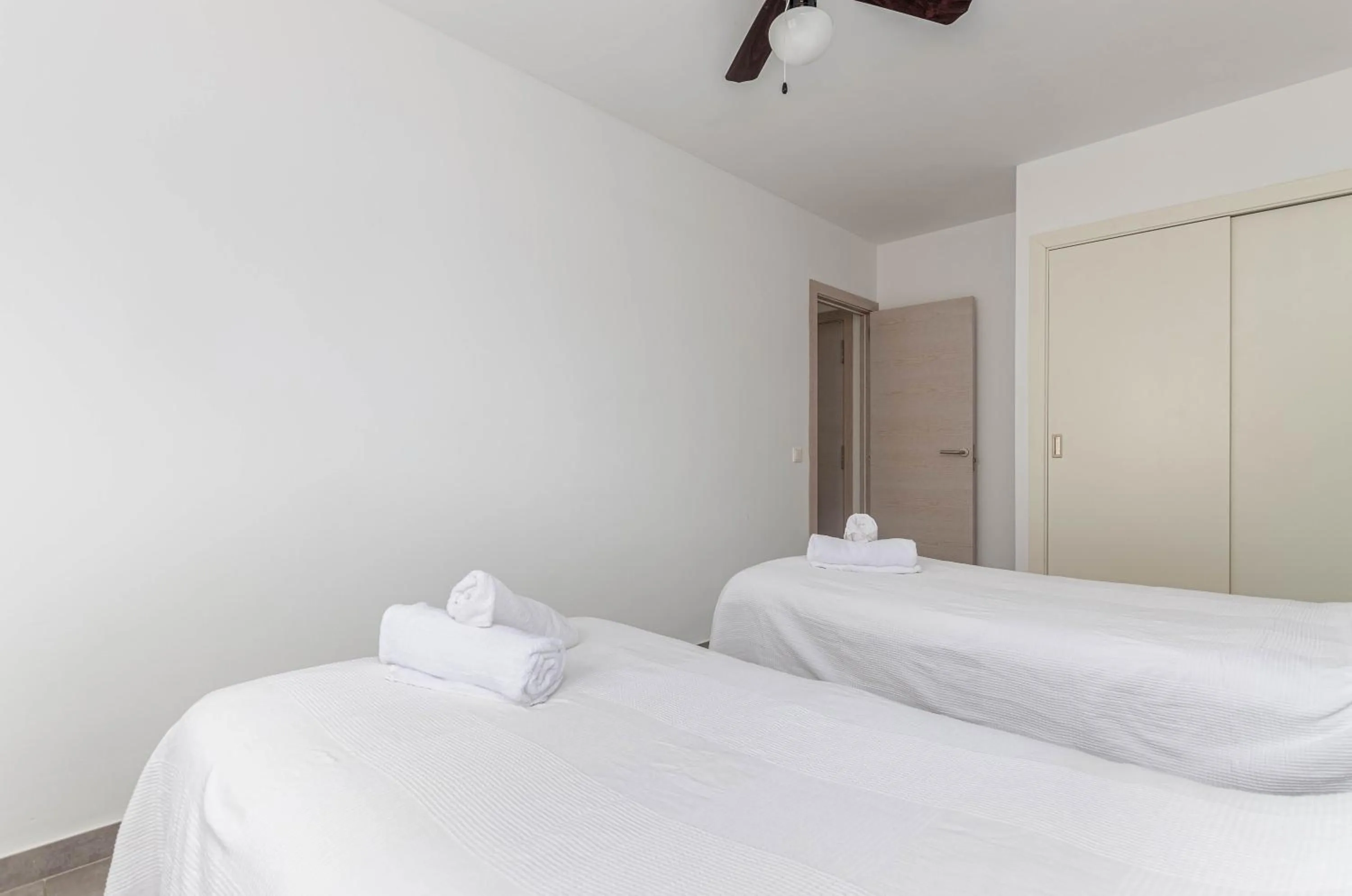 Bedroom, Bed in Acapulco Apartments