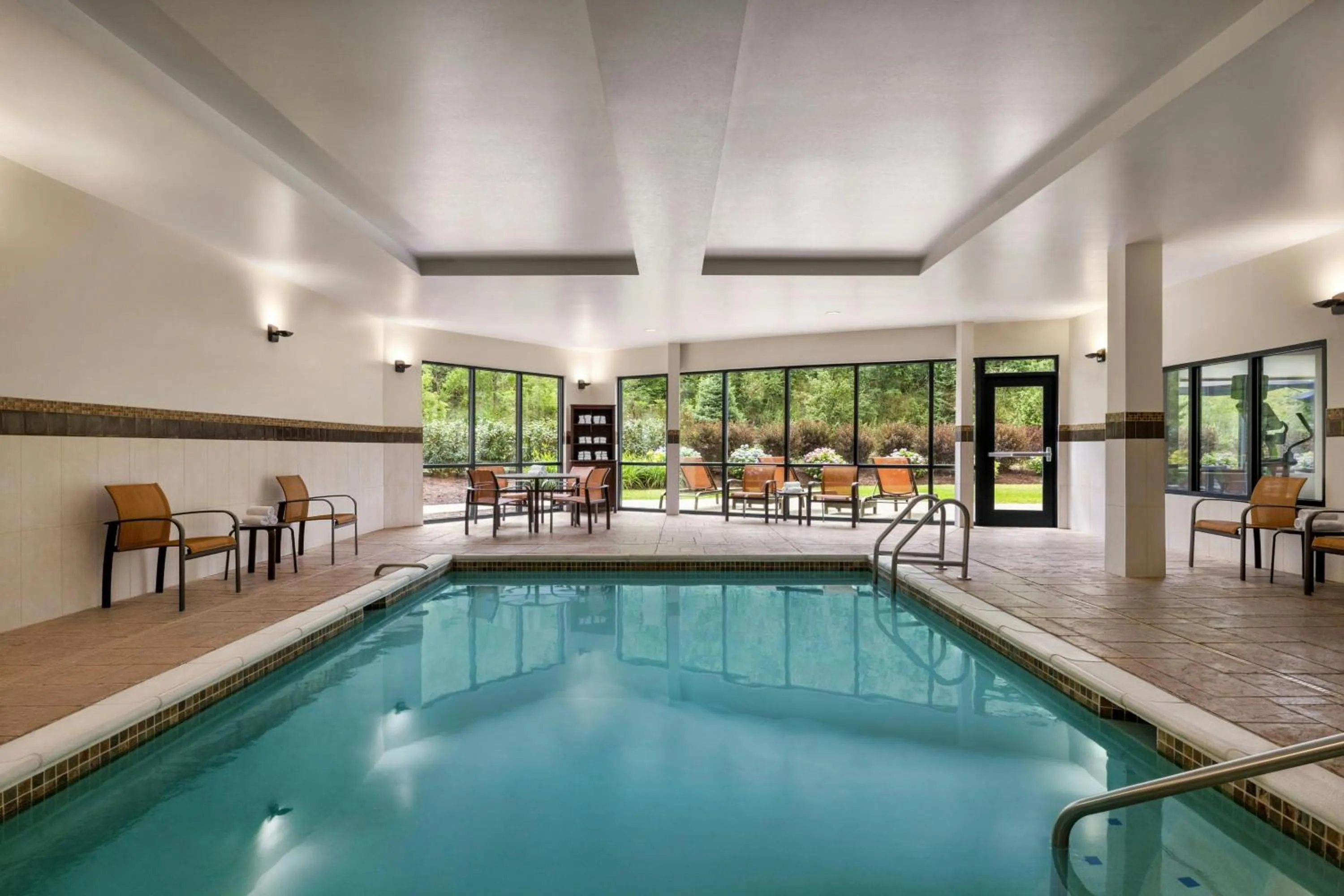 Swimming pool in Courtyard by Marriott Wilkes-Barre Arena