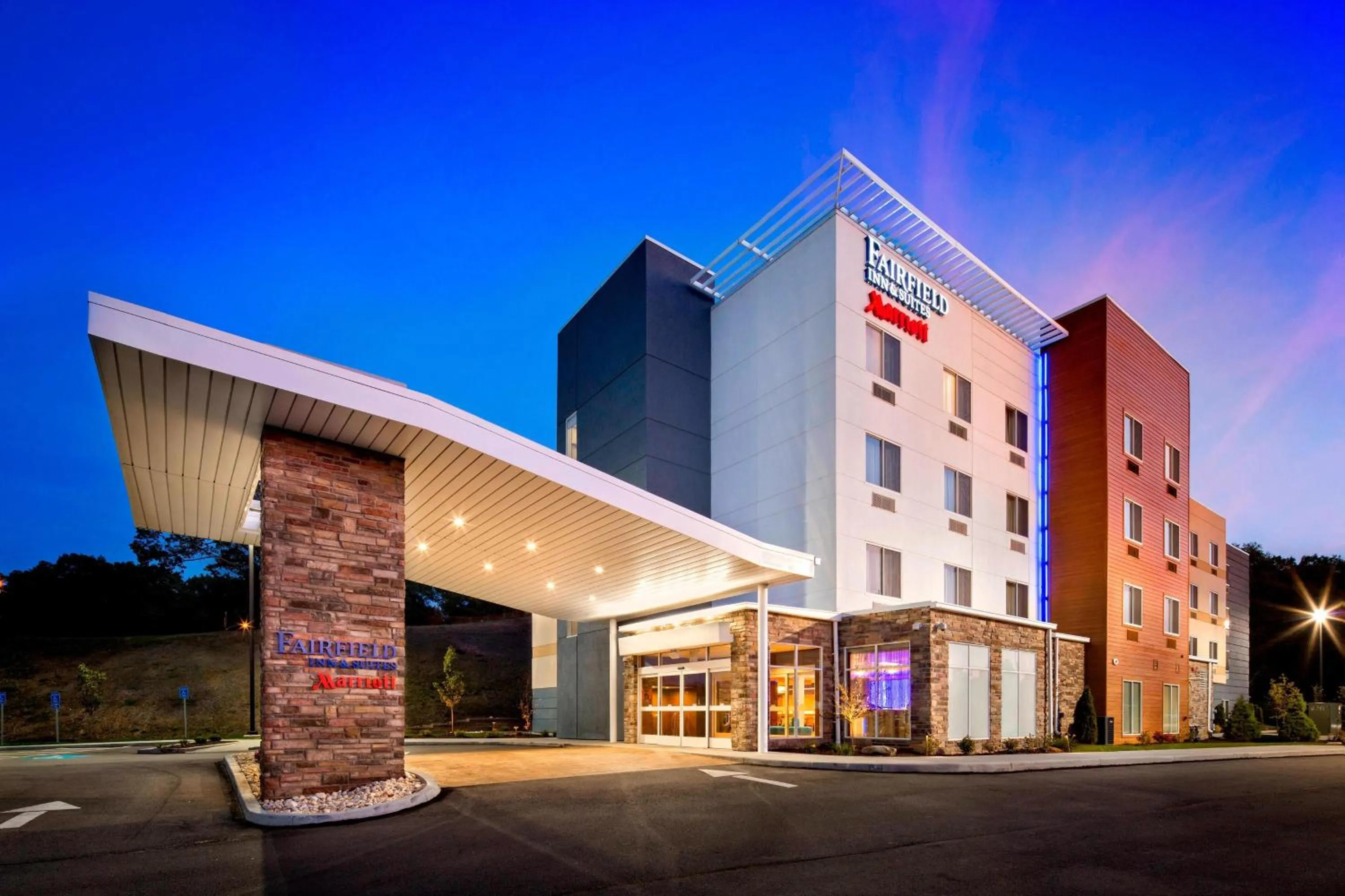 Property building in Fairfield Inn and Suites by Marriott Monaca