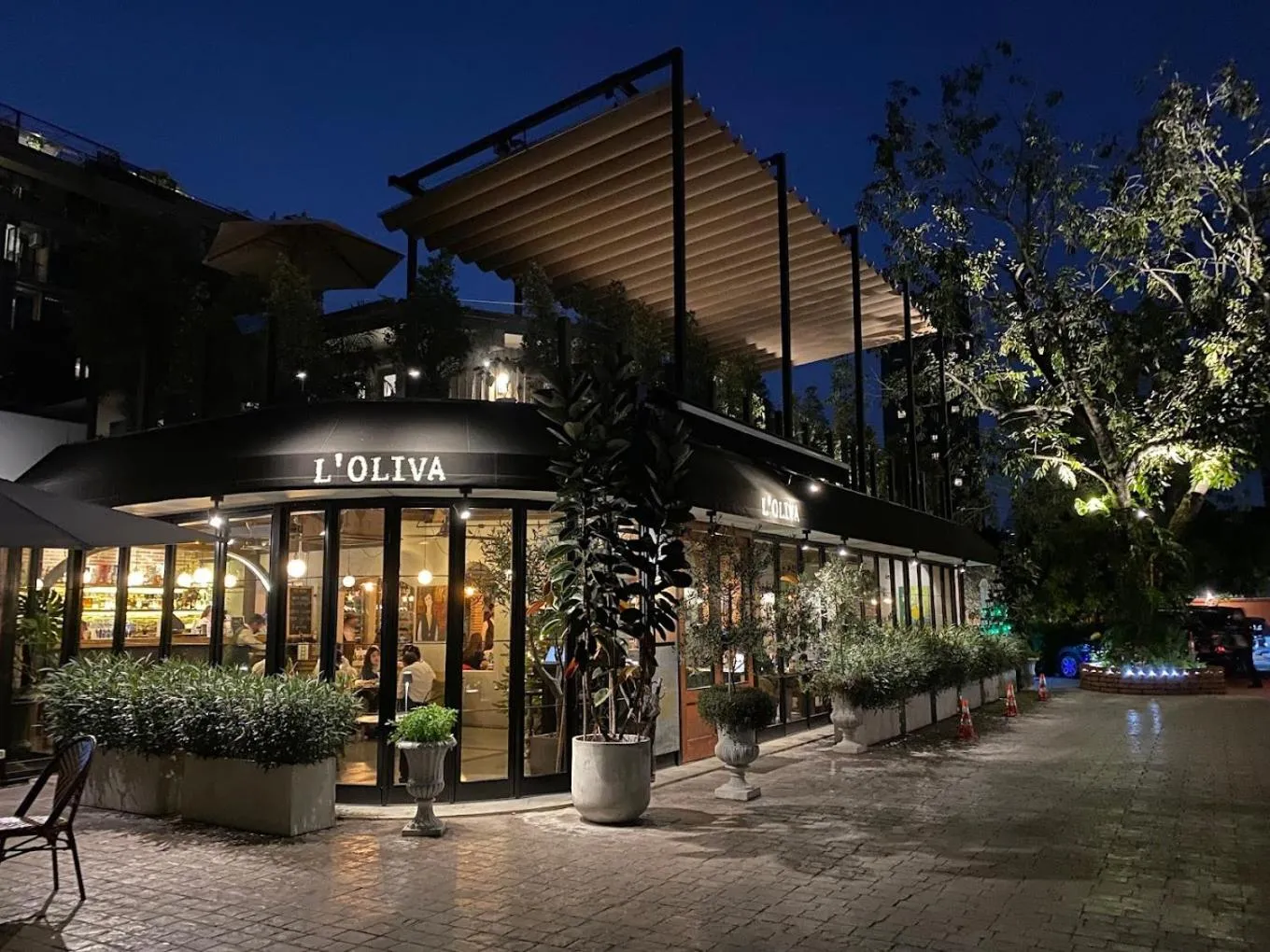 Restaurant/places to eat in Bangkok Sukhumvit 36 Vtara