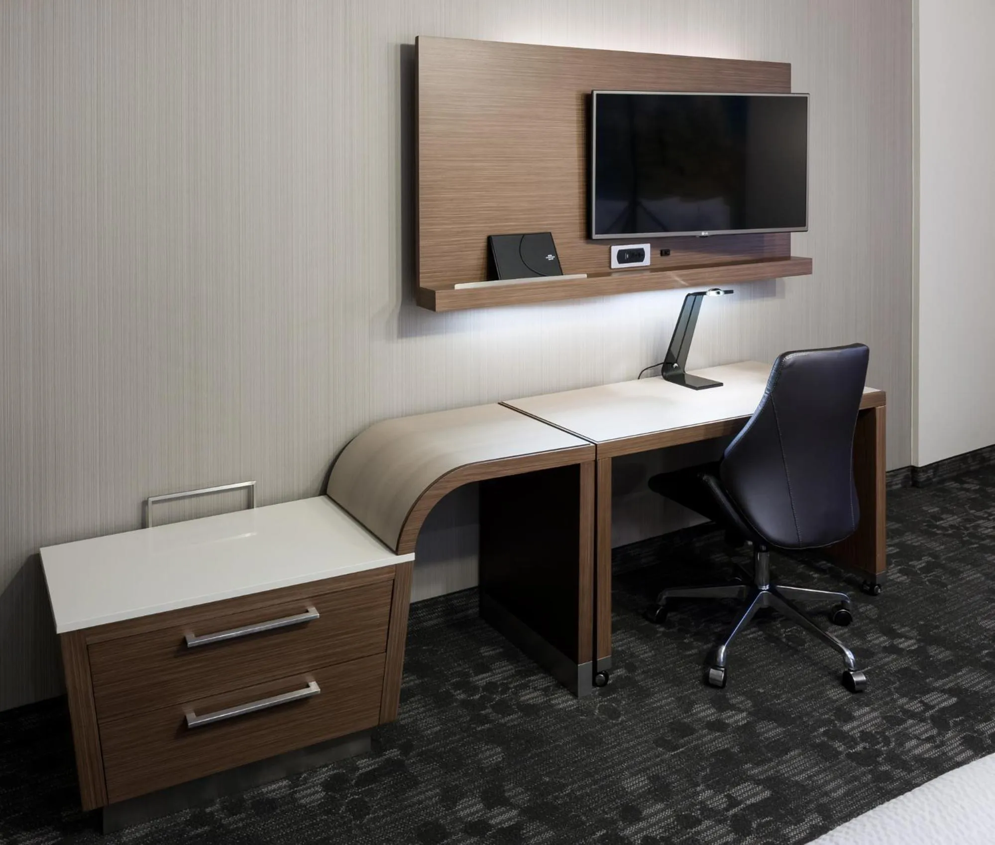 Photo of the whole room in Courtyard by Marriott Houston North/Shenandoah