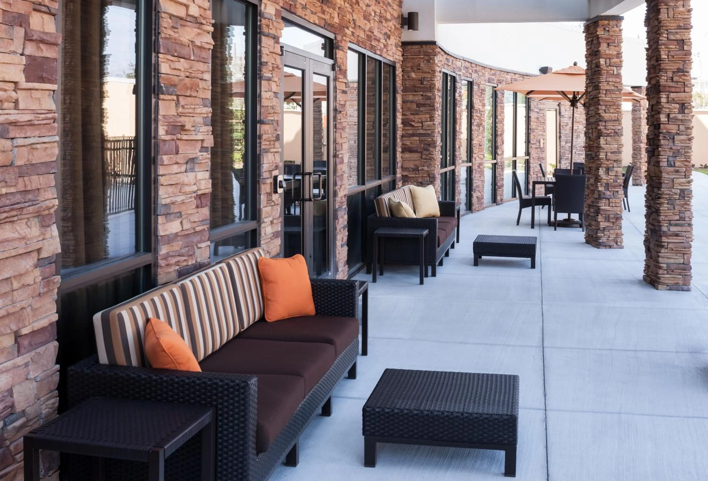 Patio in Courtyard by Marriott Houston North/Shenandoah
