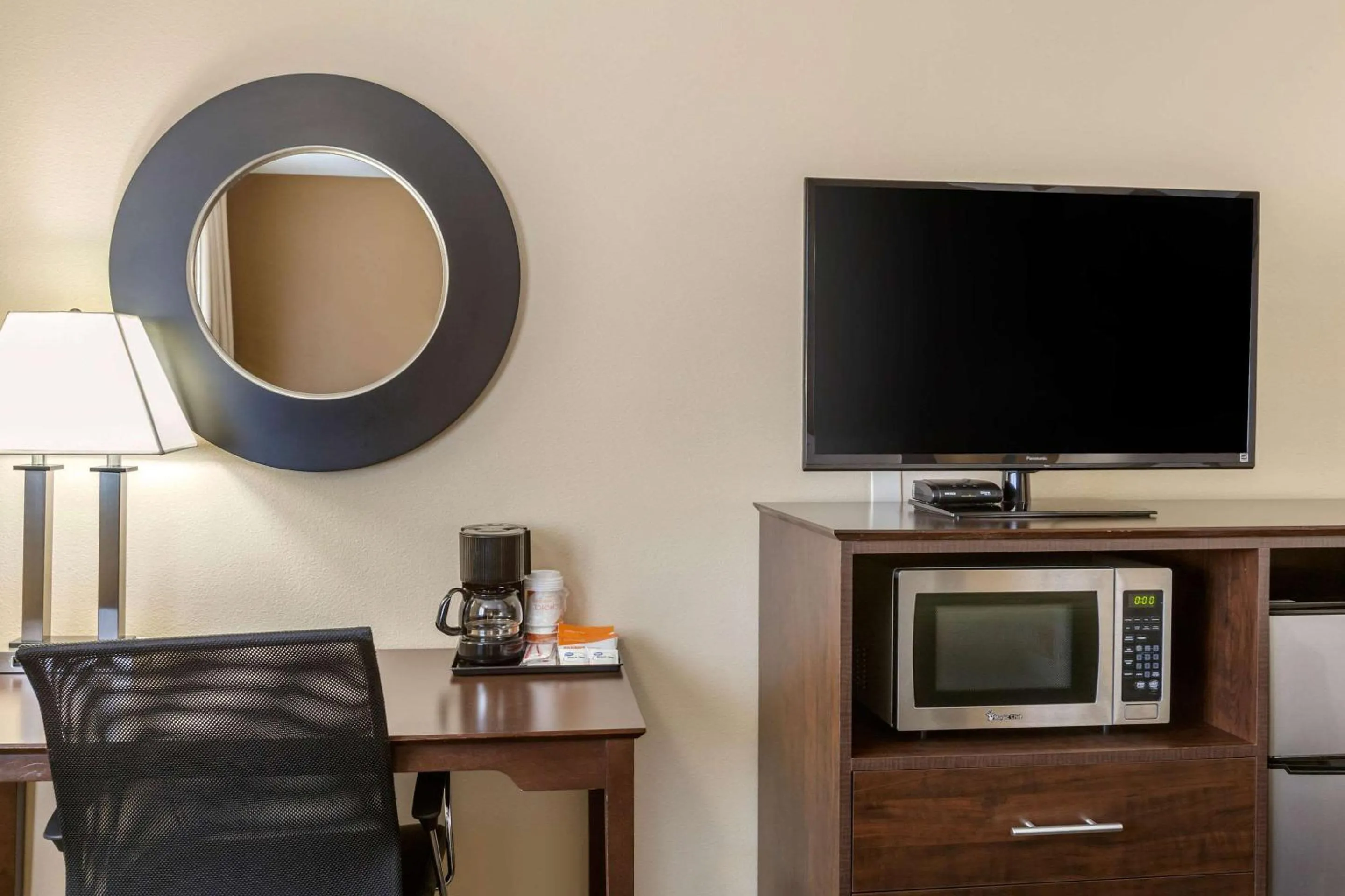 Bedroom in Quality Inn Ontario