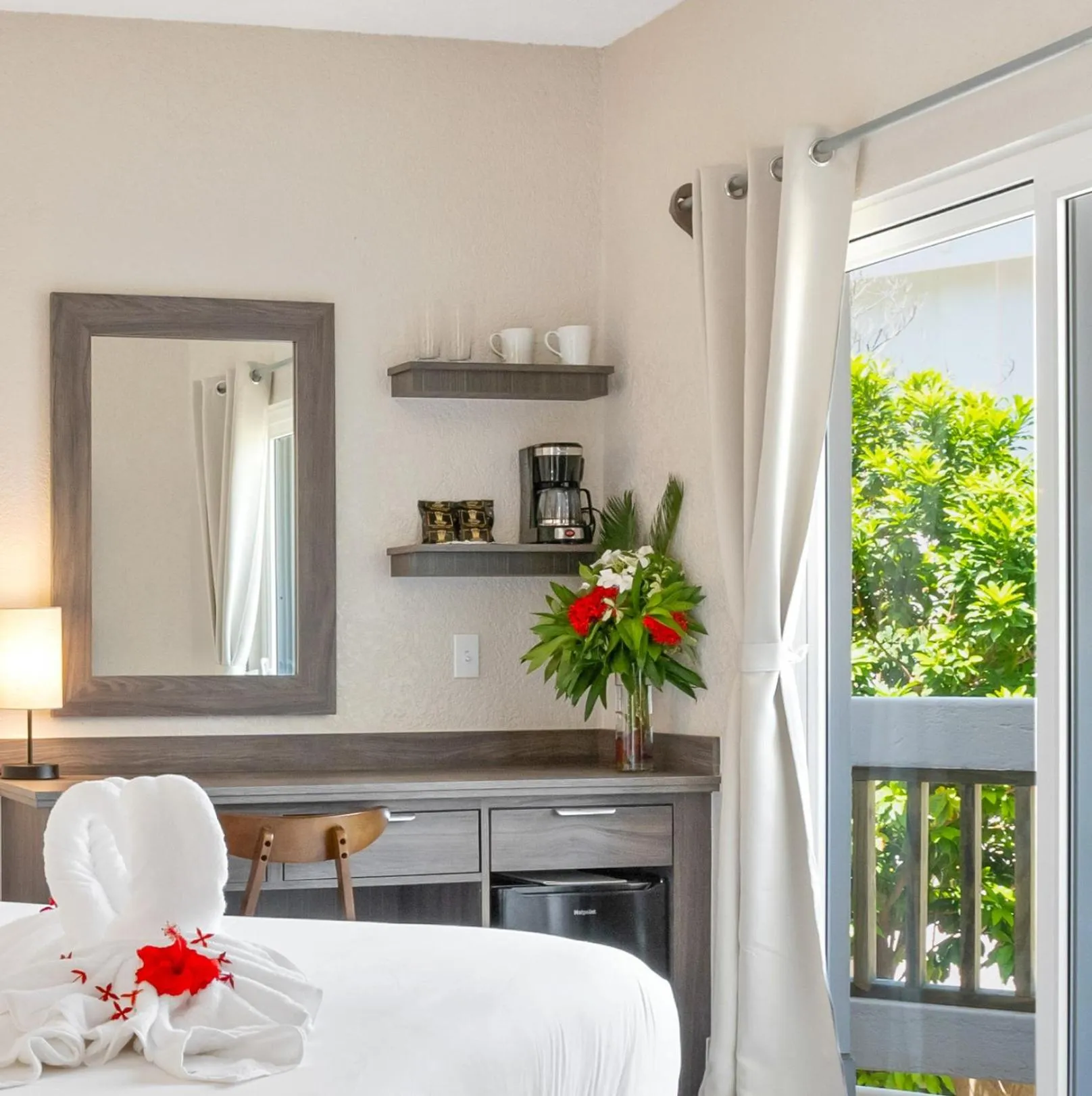 Coffee/tea facilities, Bed in Bananas On The Beach