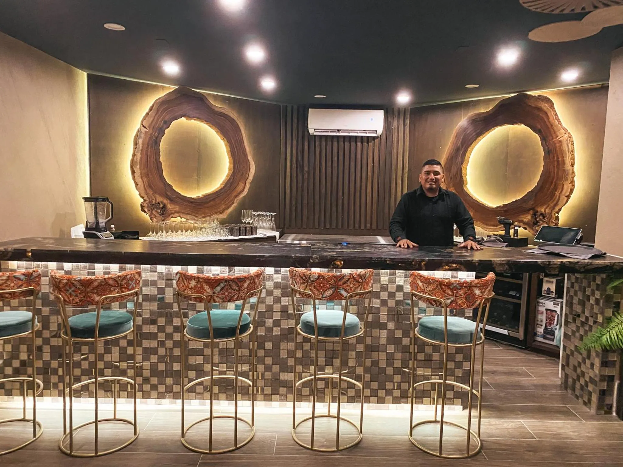 Restaurant/places to eat in Bananas On The Beach