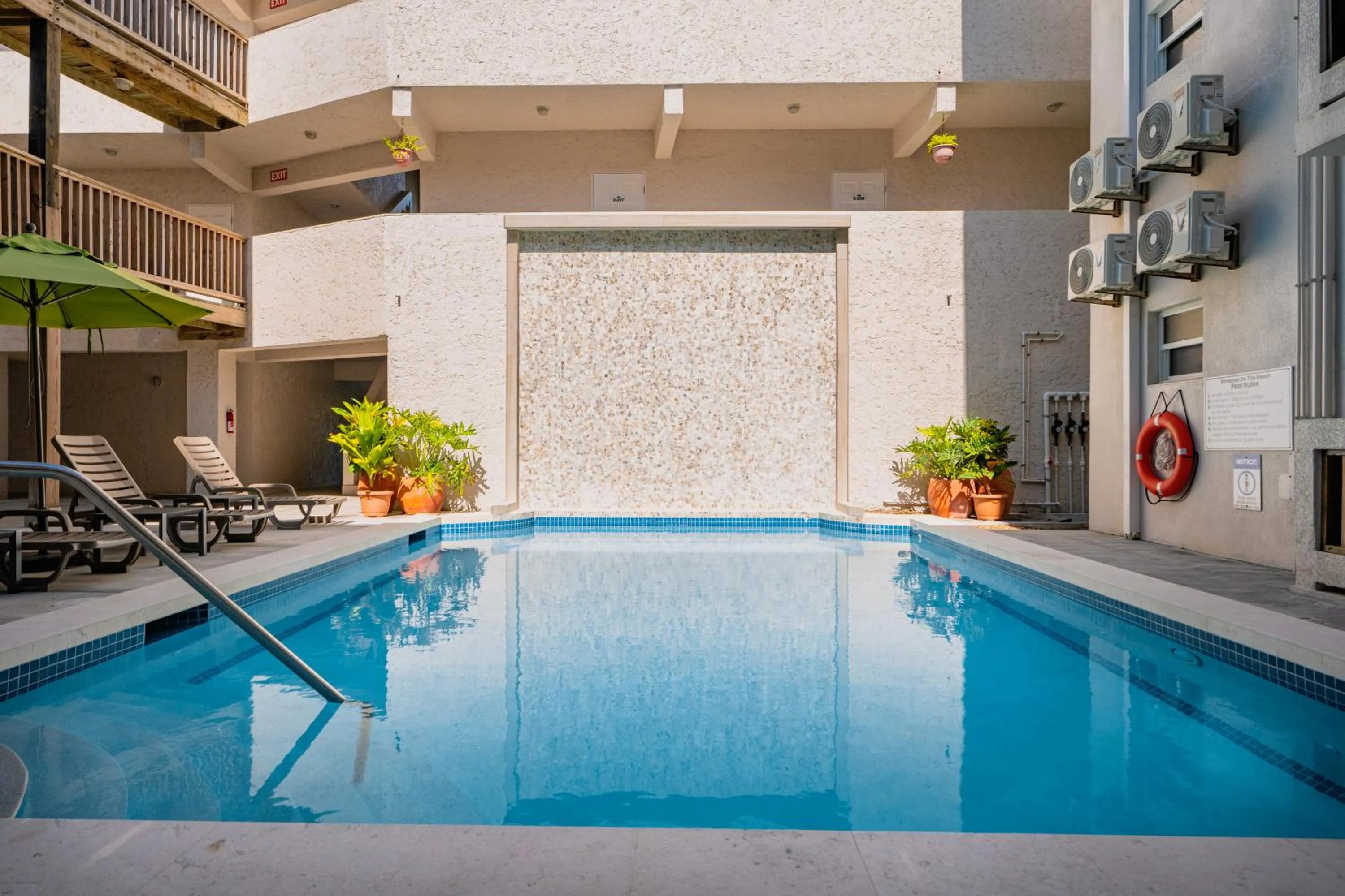 Pool view in Bananas On The Beach