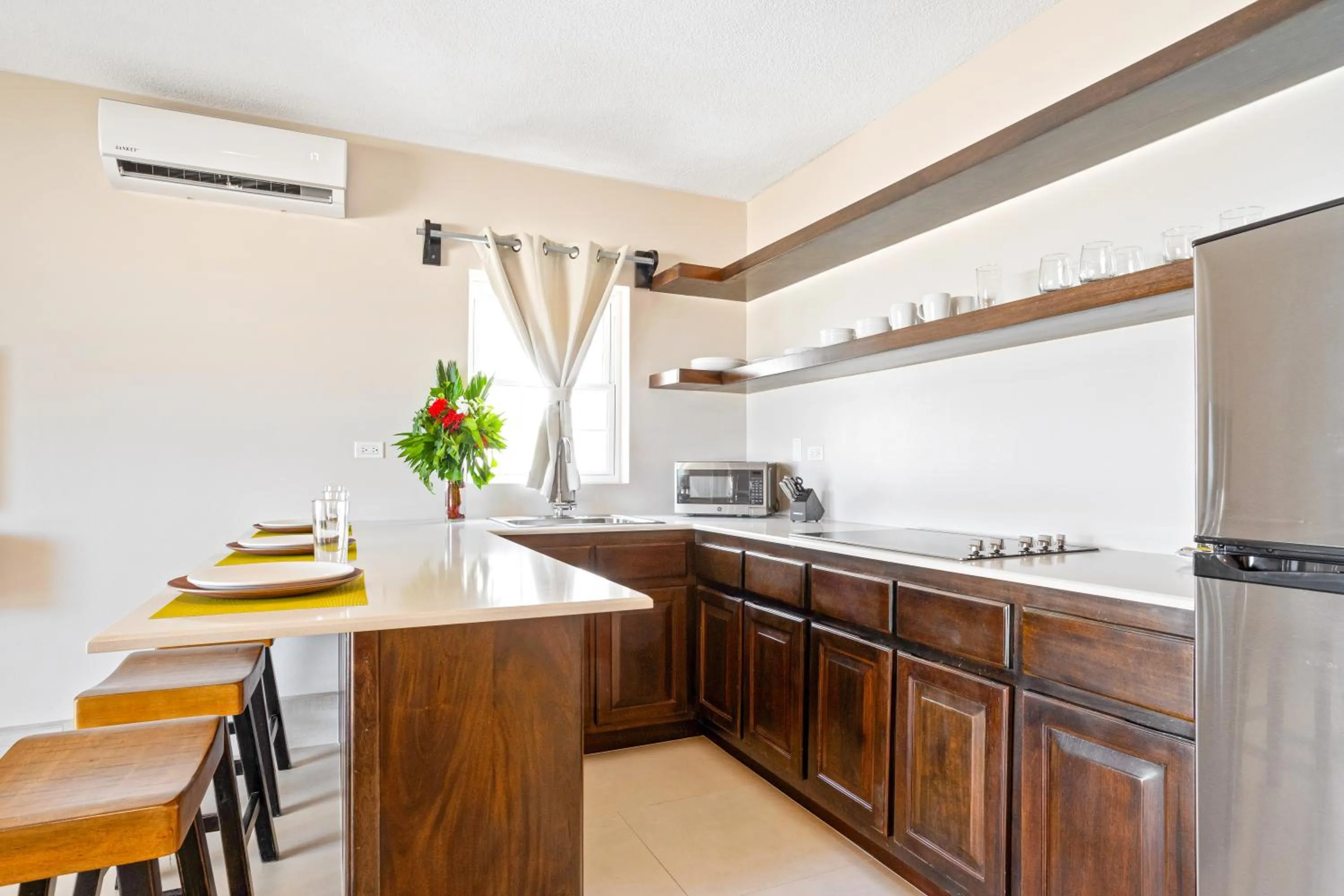 Kitchen or kitchenette in Bananas On The Beach