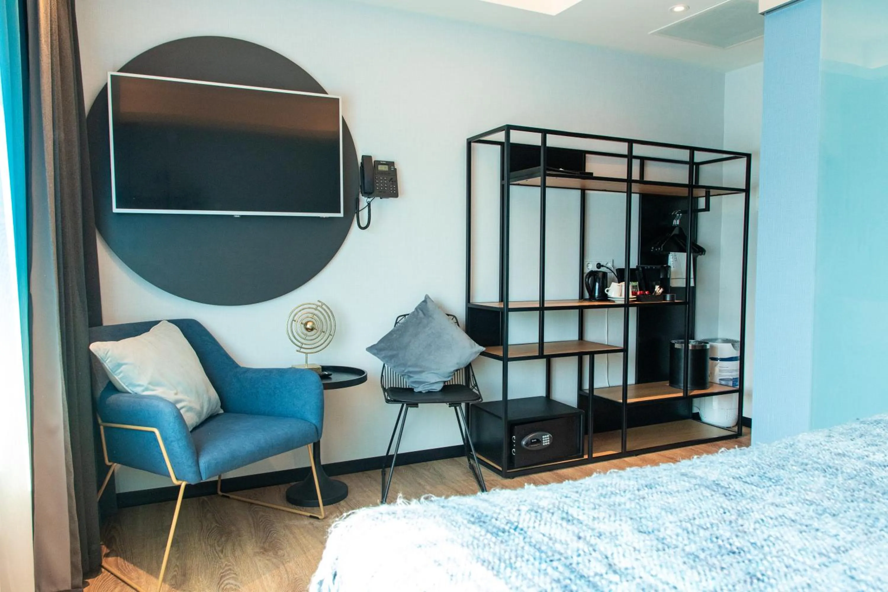 Seating area, Bed in Palace Hotel Zandvoort