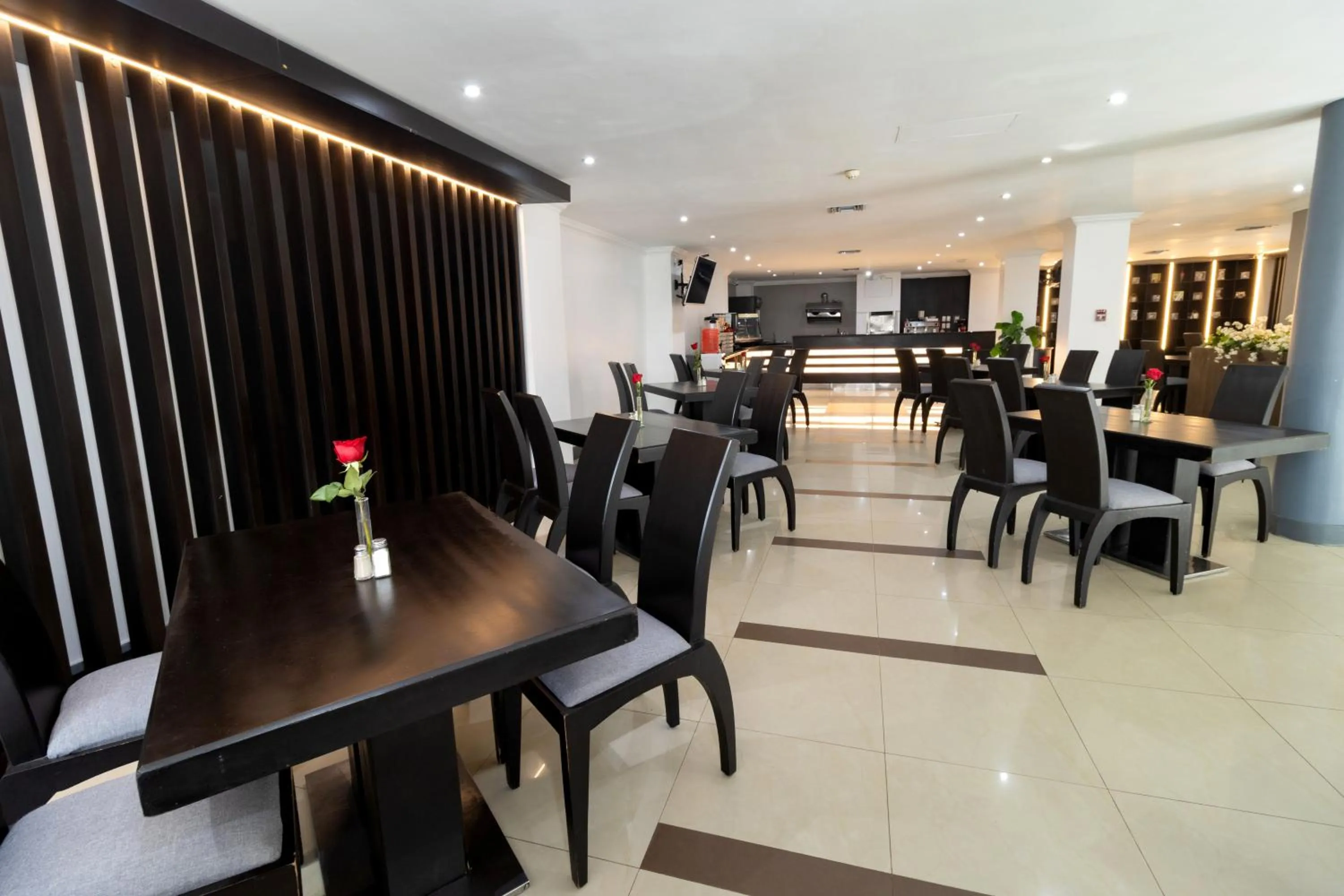 Restaurant/places to eat in Hotel Plaza Monte Carlo