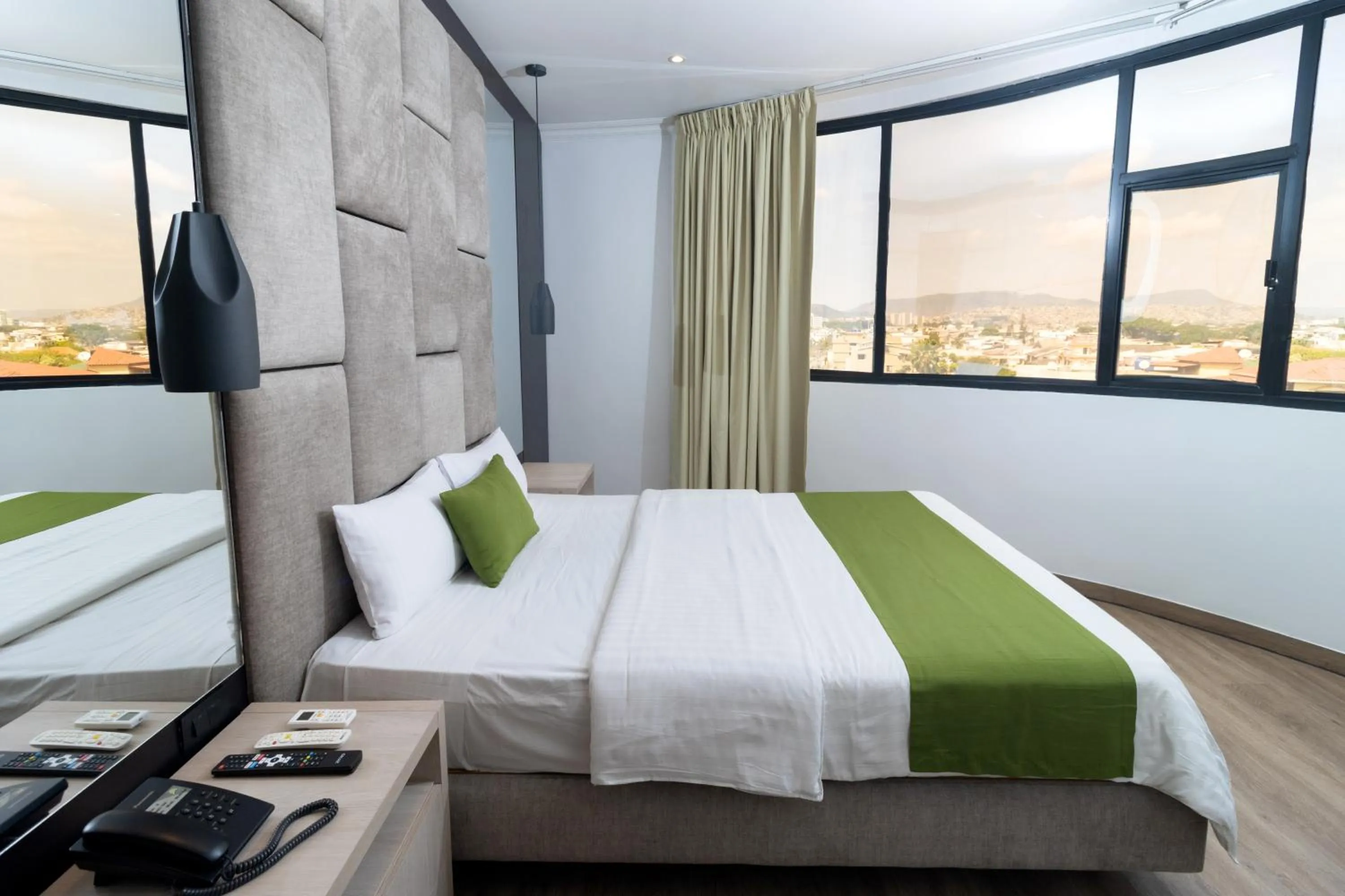 Bed in Hotel Plaza Monte Carlo