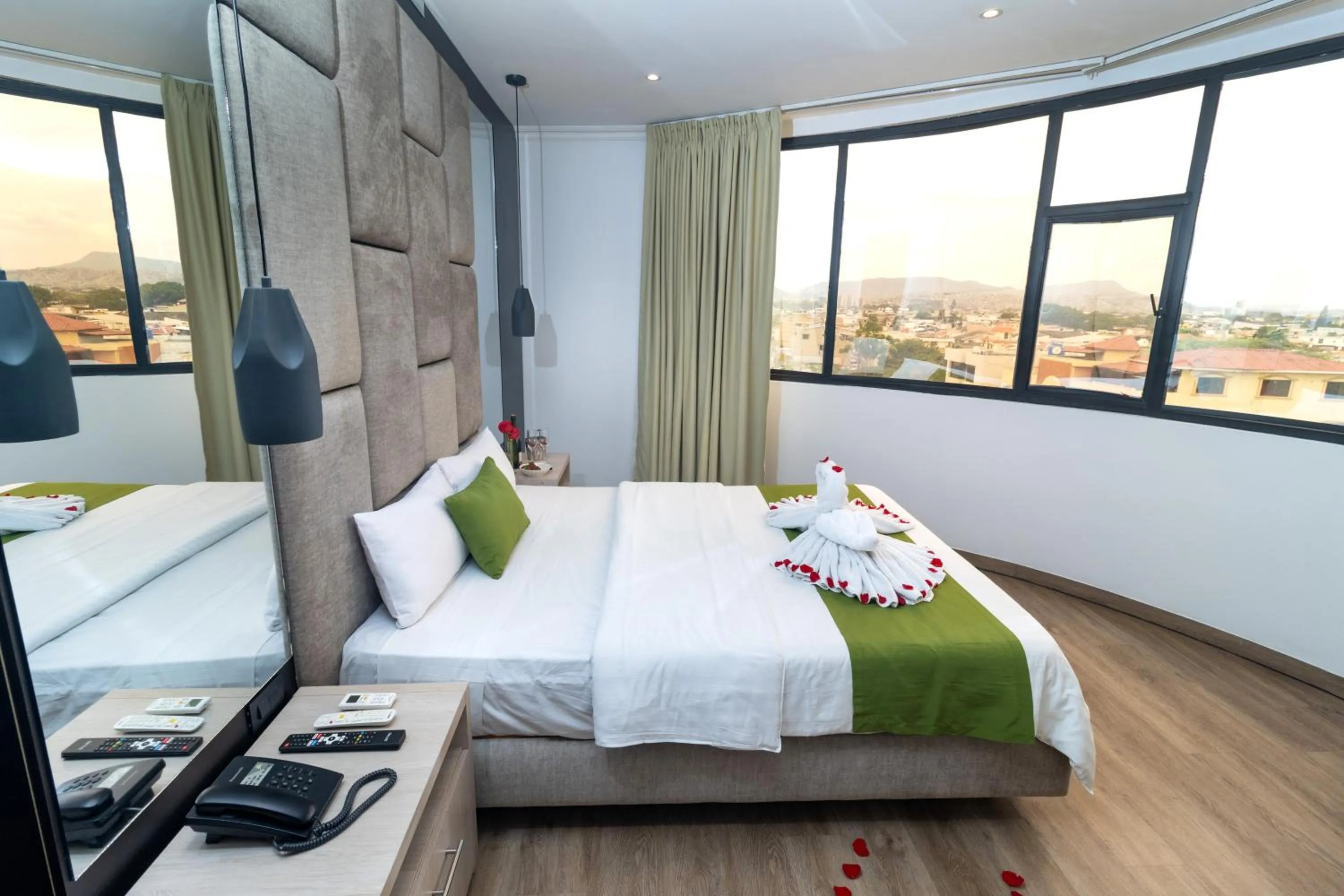 Bed in Hotel Plaza Monte Carlo