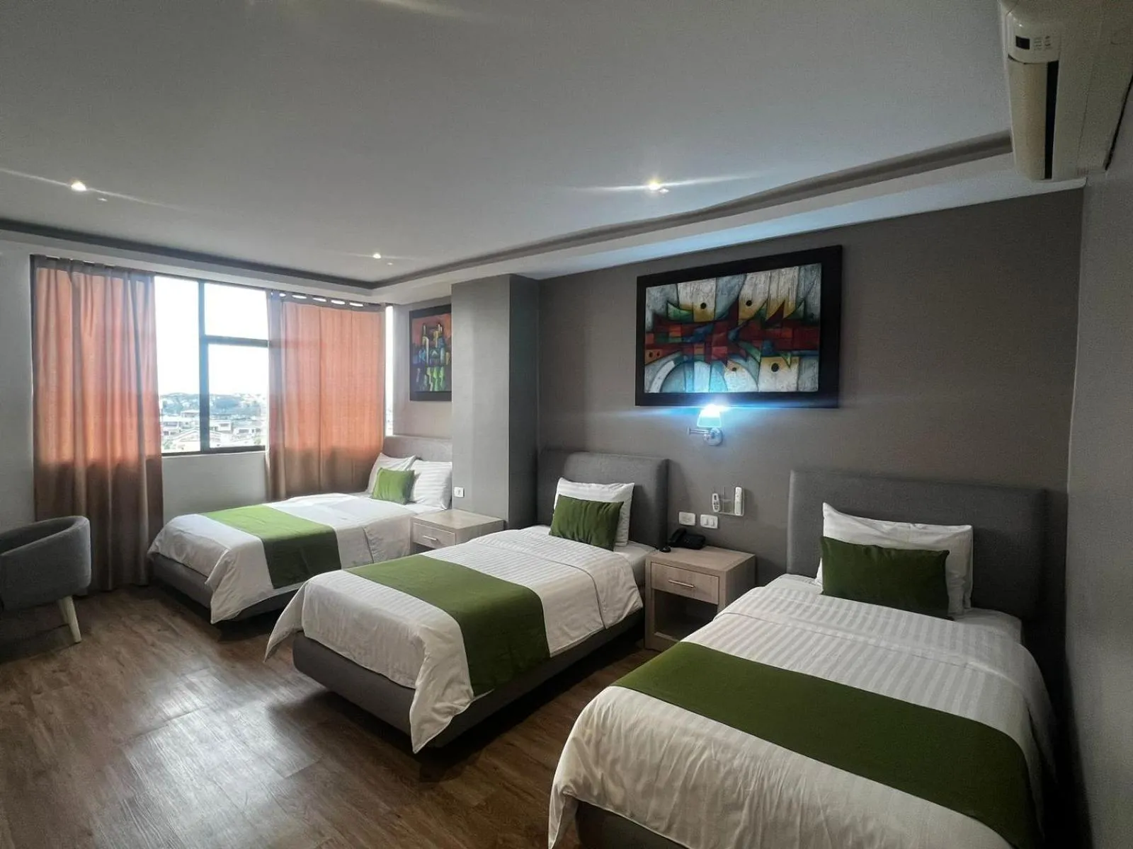 Family Room with Bathroom in Hotel Plaza Monte Carlo