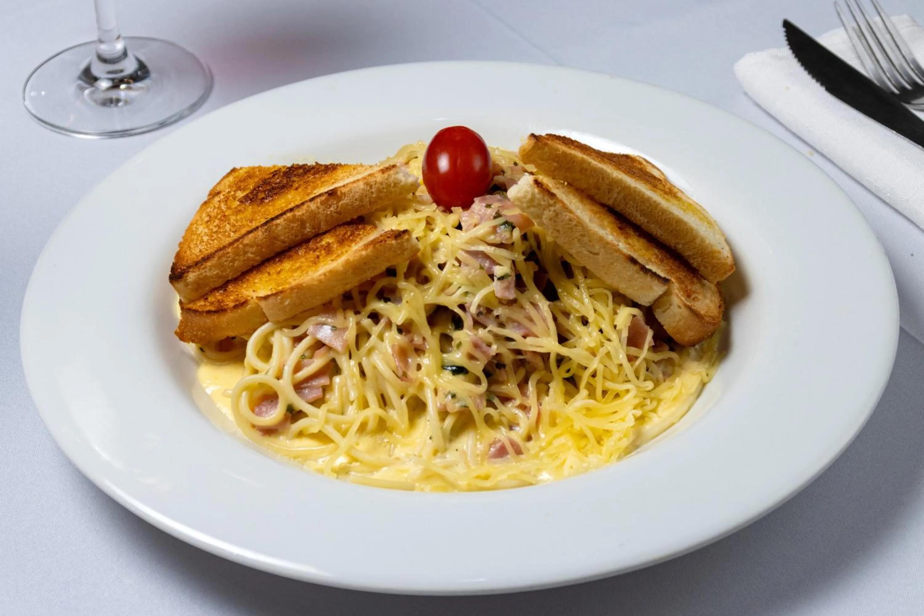 Restaurant/places to eat in Hotel Plaza Monte Carlo